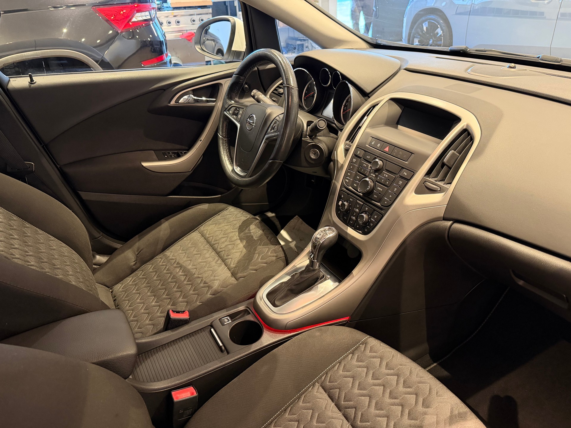 OPEL Astra 1.4 T 140 eTEC Cosmo-image-7