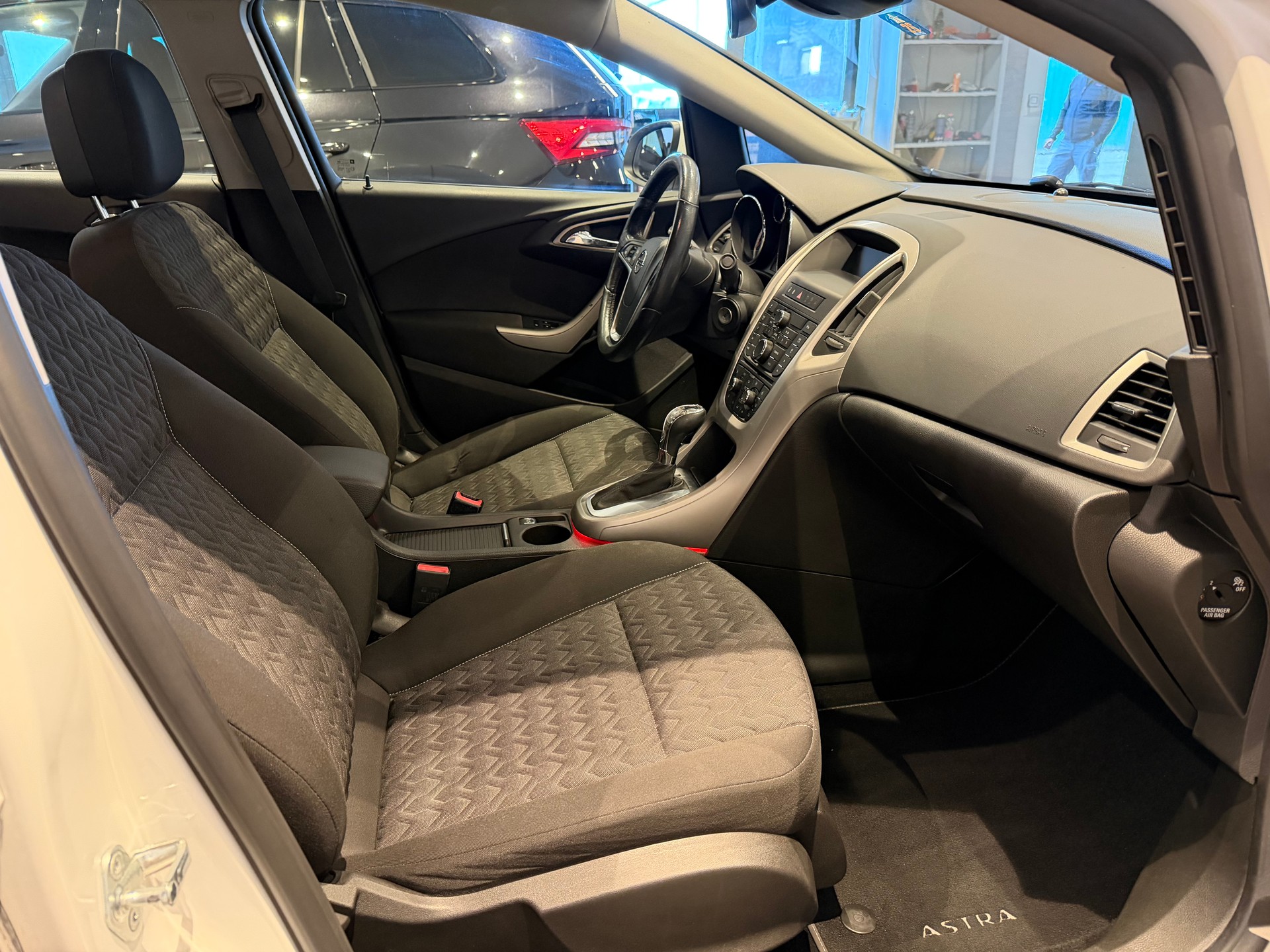 OPEL Astra 1.4 T 140 eTEC Cosmo-image-6