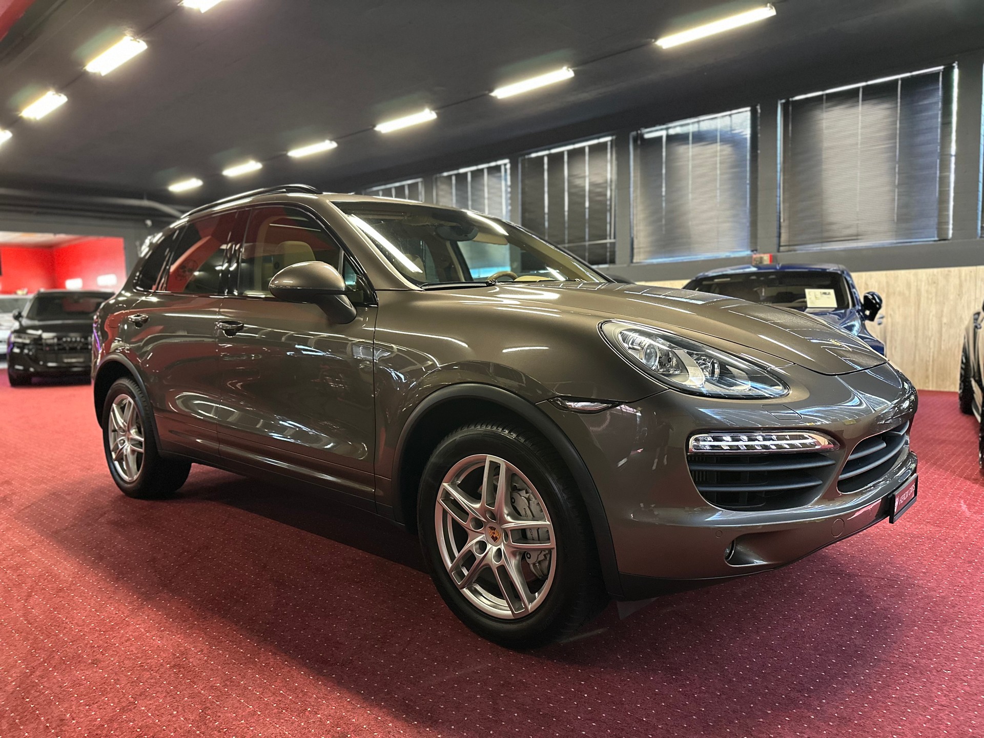 PORSCHE Cayenne S 4.2 V8 Diesel / ** Frisch ab MFK & Grossem Service **-showroom-element-3