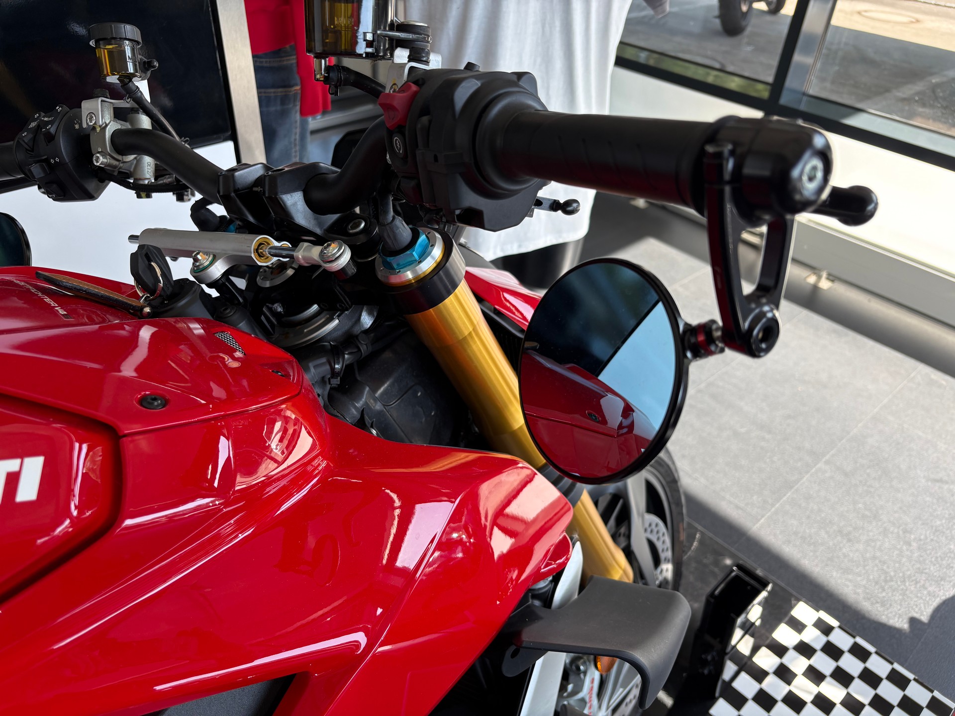 DUCATI Streetfighter V4 S-image-5