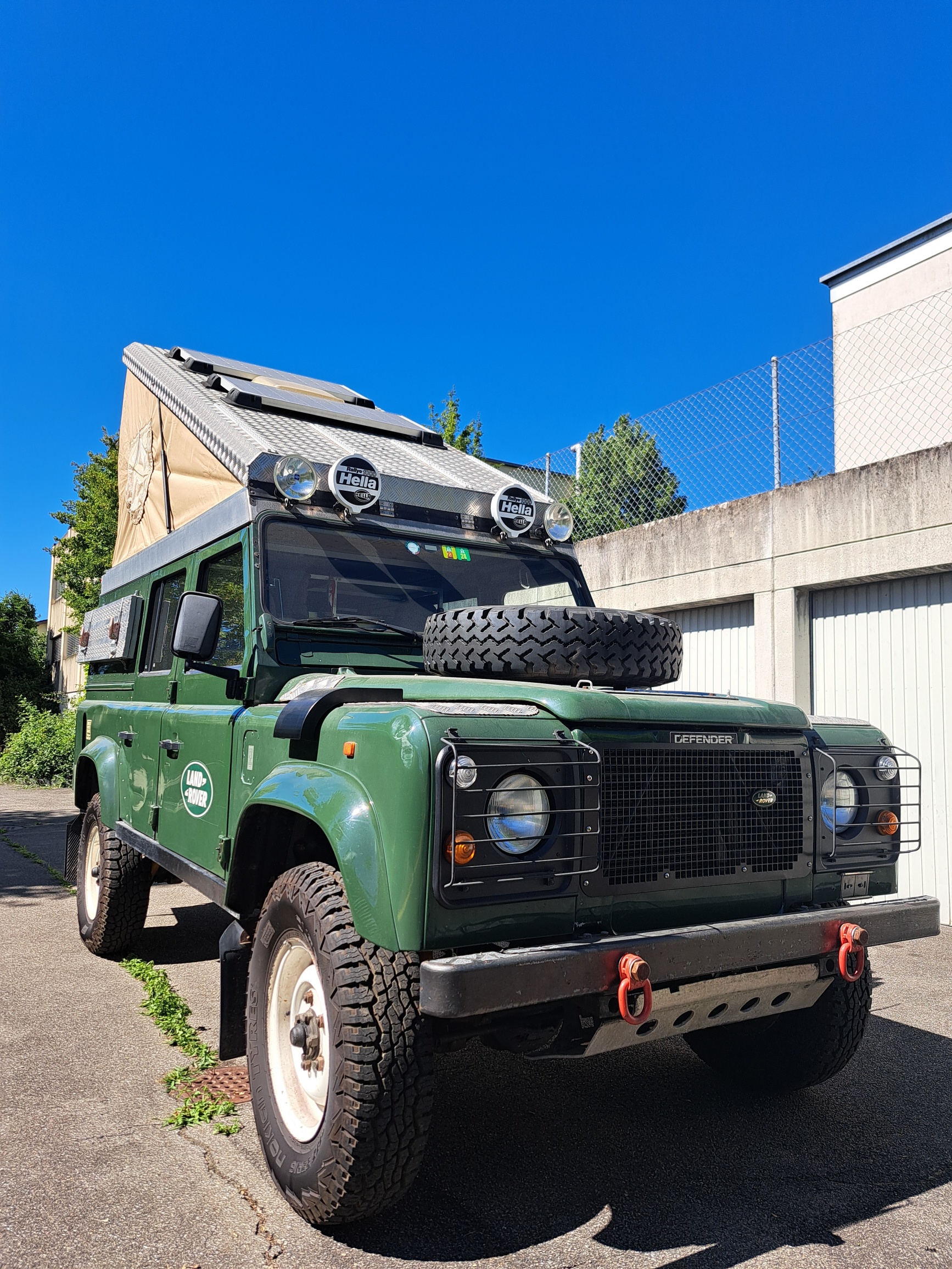 LAND ROVER 110 CSW-showroom-element-1