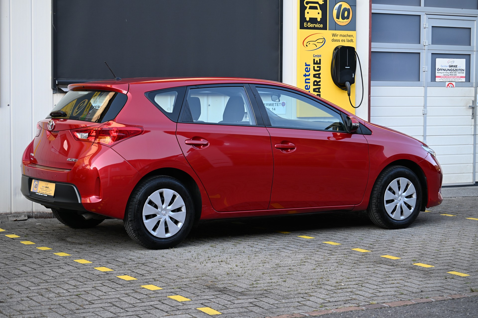 TOYOTA Auris 1.6 Terra-image-7