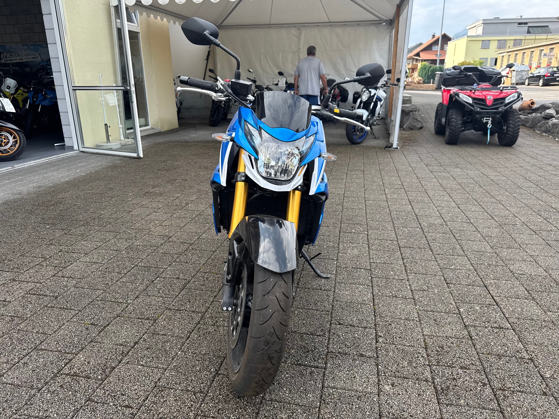 SUZUKI GSR 750 ABS-image-1