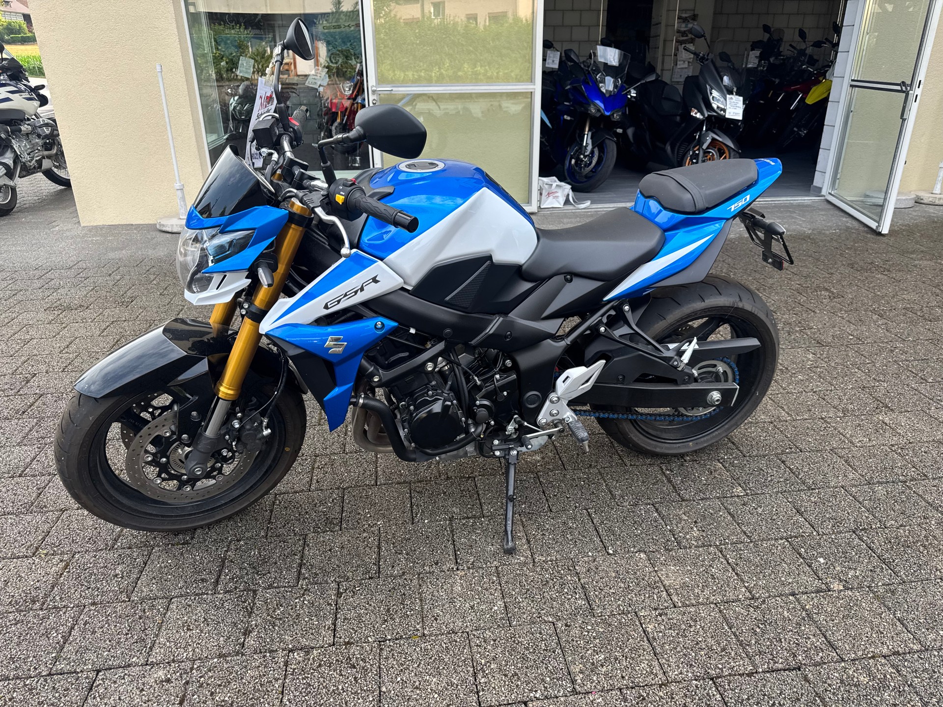 SUZUKI GSR 750 ABS-image-0