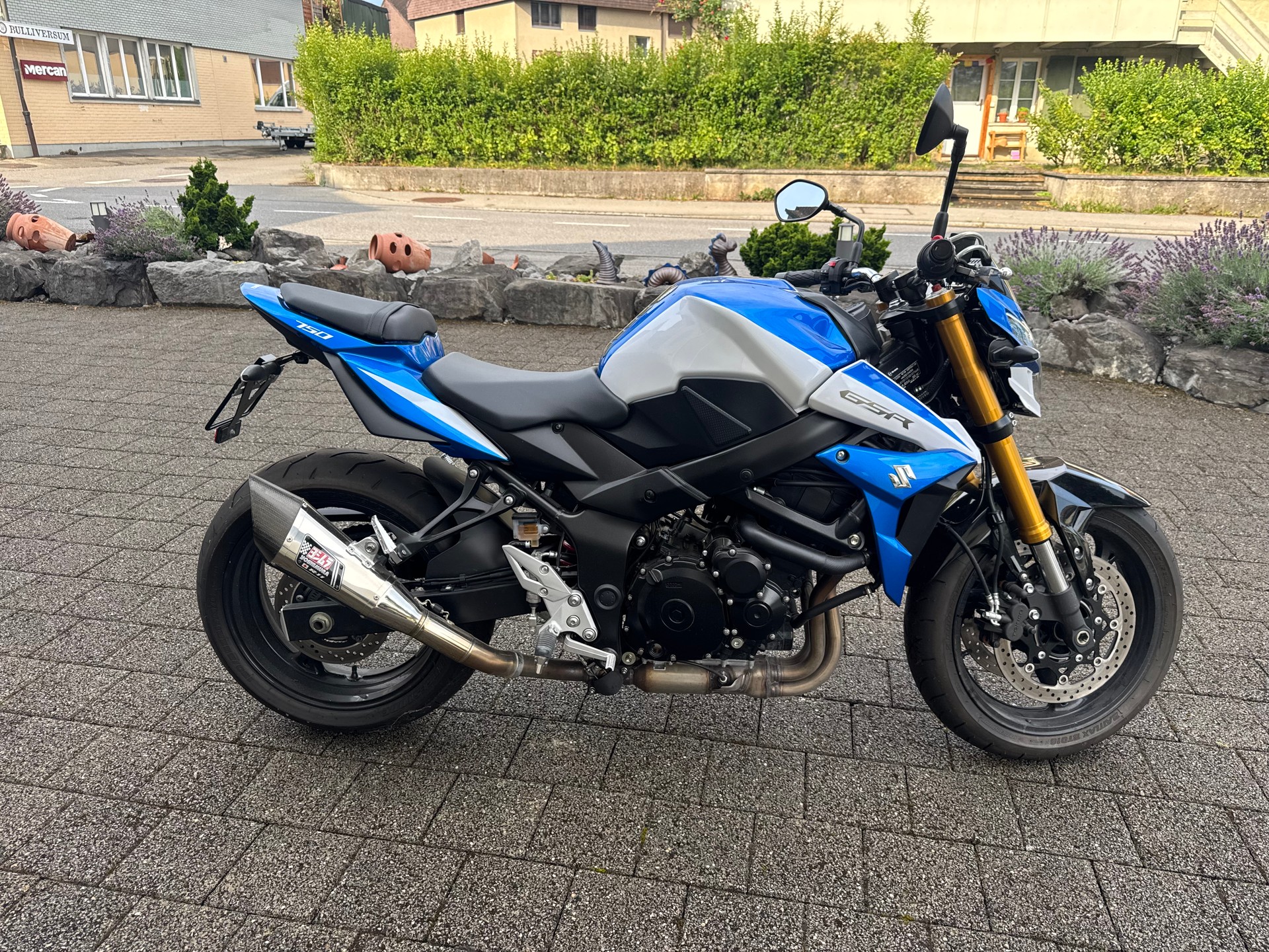 SUZUKI GSR 750 ABS-image-2