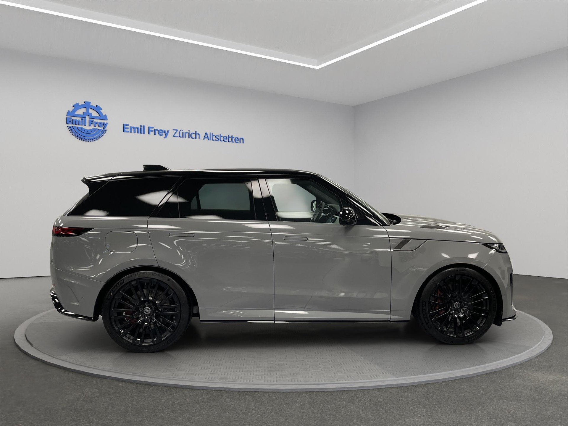 LAND ROVER Range Rover Sport 4.4 V8 SV Edition Two-image-4