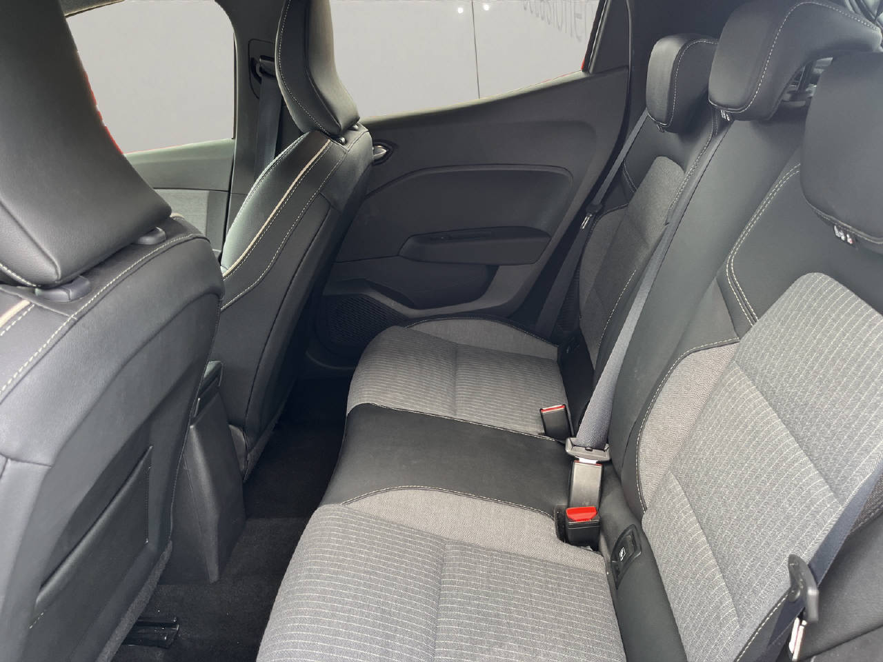 RENAULT Clio 1.6 E-Tech techno-image-5