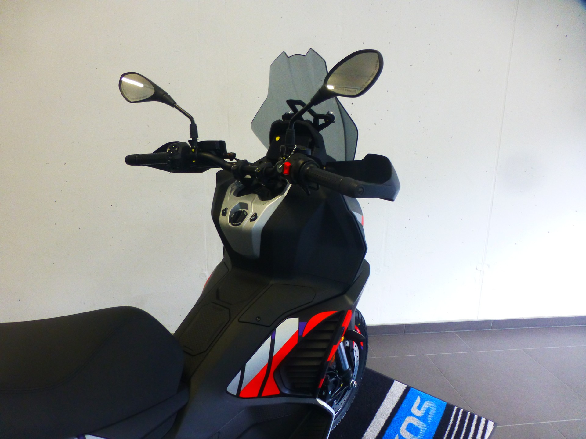 APRILIA SR 400 GT Replica-image-13