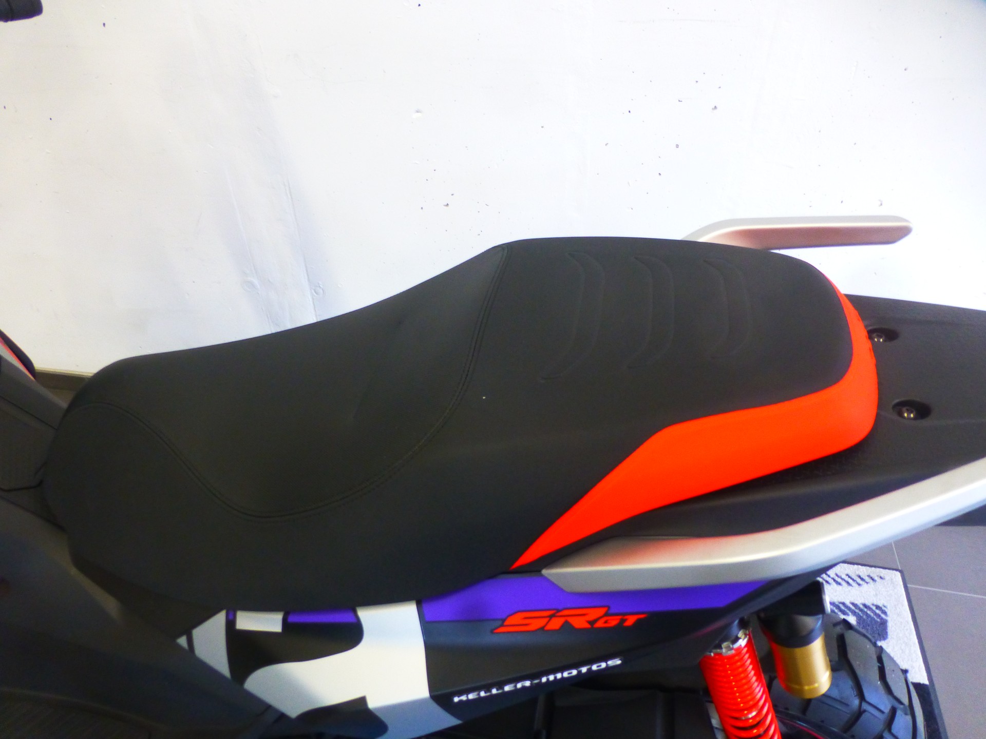 APRILIA SR 400 GT Replica-image-5