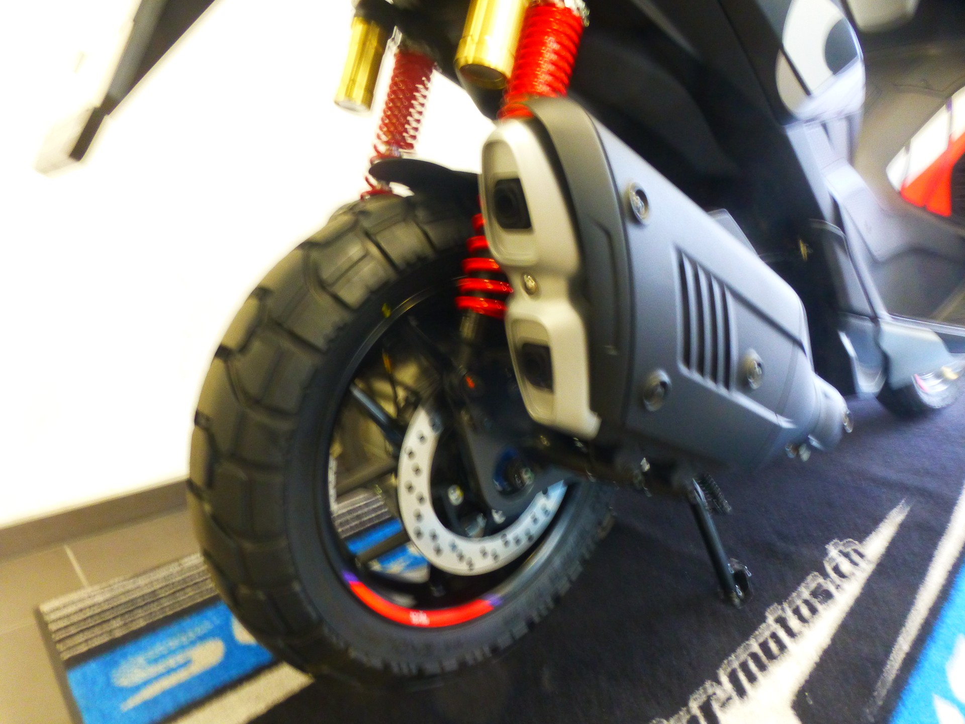 APRILIA SR 400 GT Replica-image-6