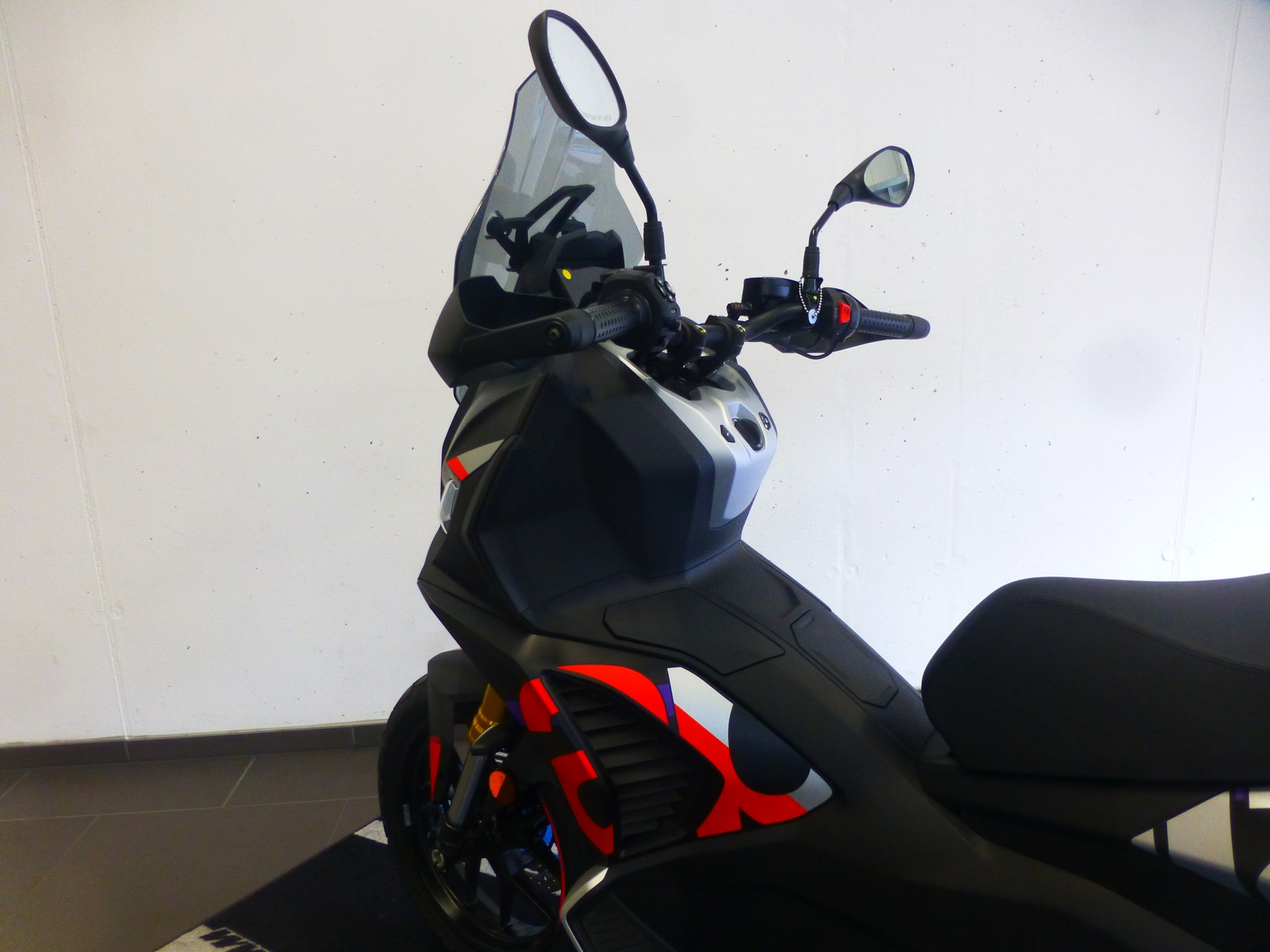 APRILIA SR 400 GT Replica-image-9