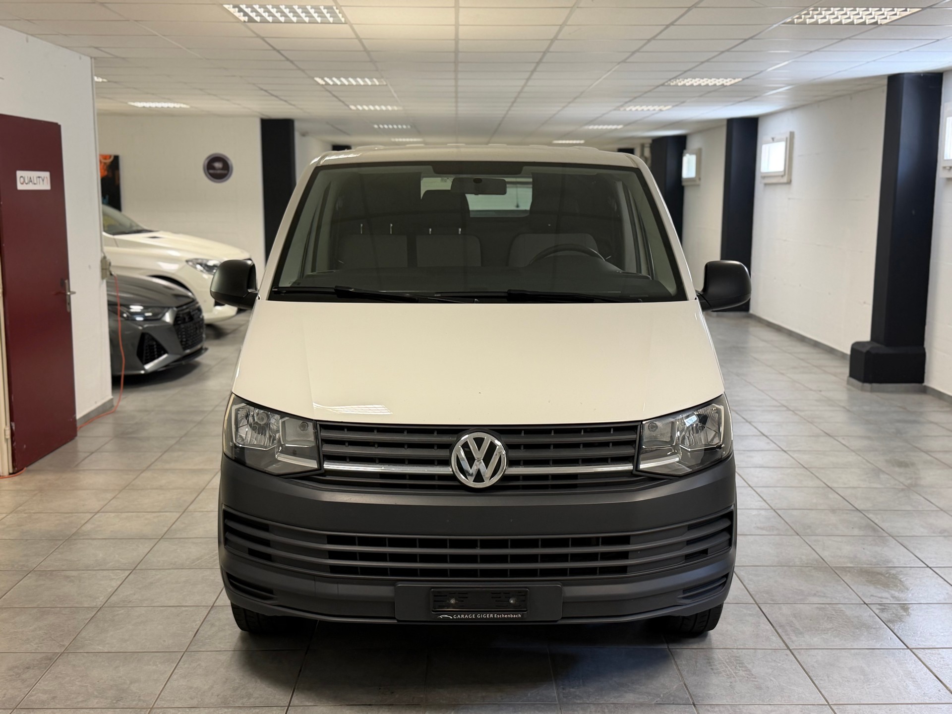 VW T6 2.0 TDI Entry-showroom-element-3