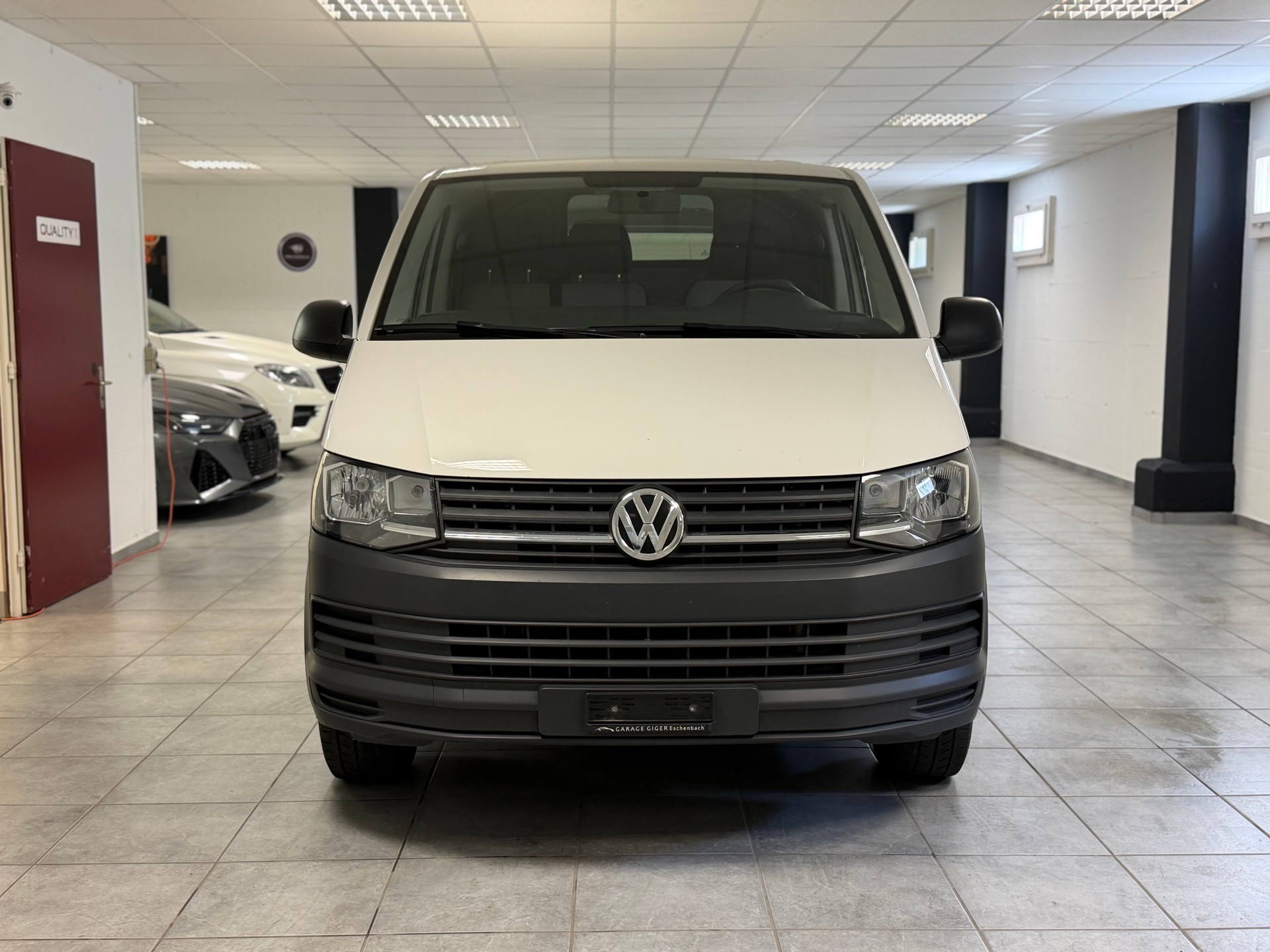 VW T6 2.0 TDI Entry-showroom-element-2