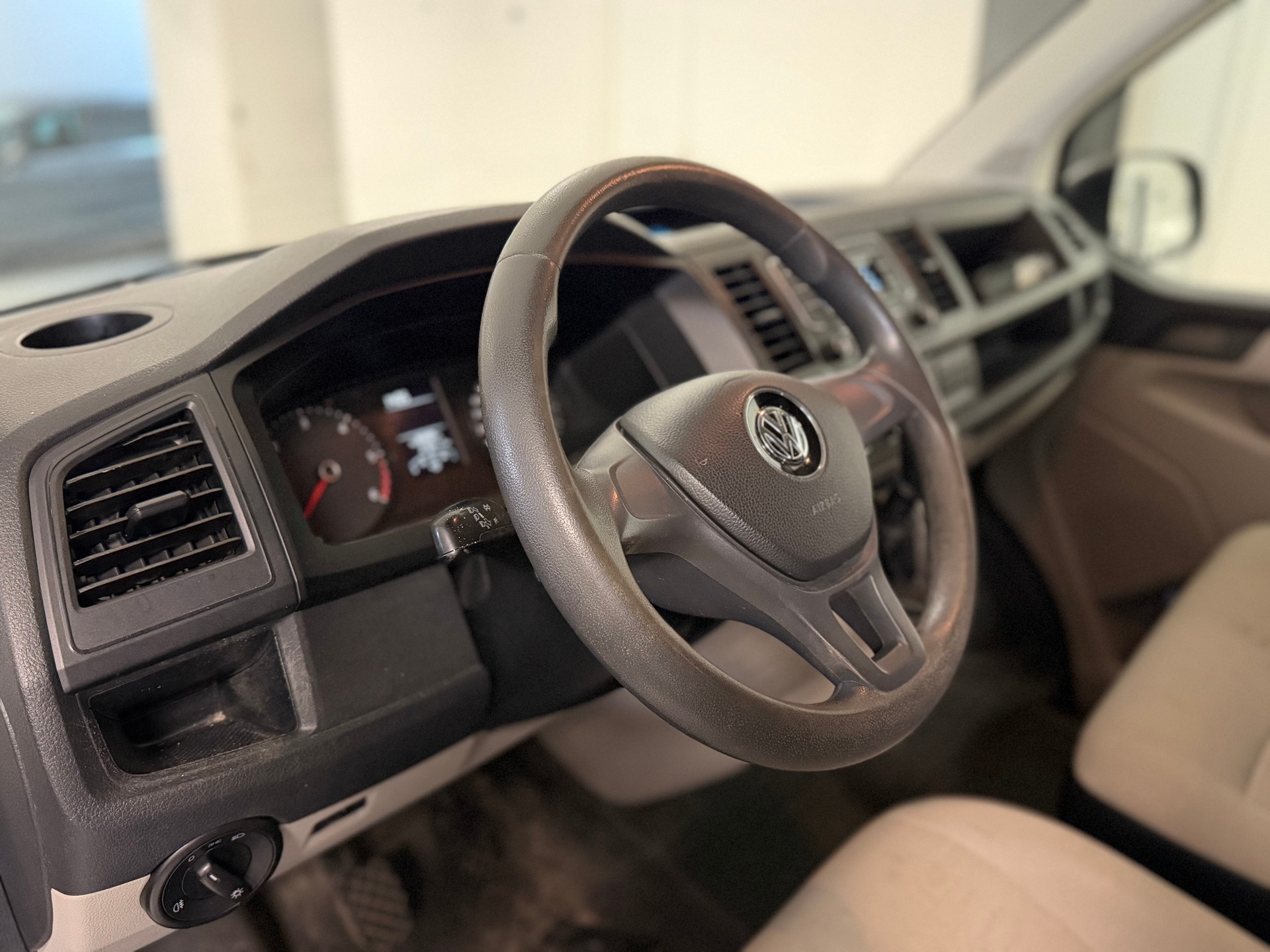 VW T6 2.0 TDI Entry-image-14