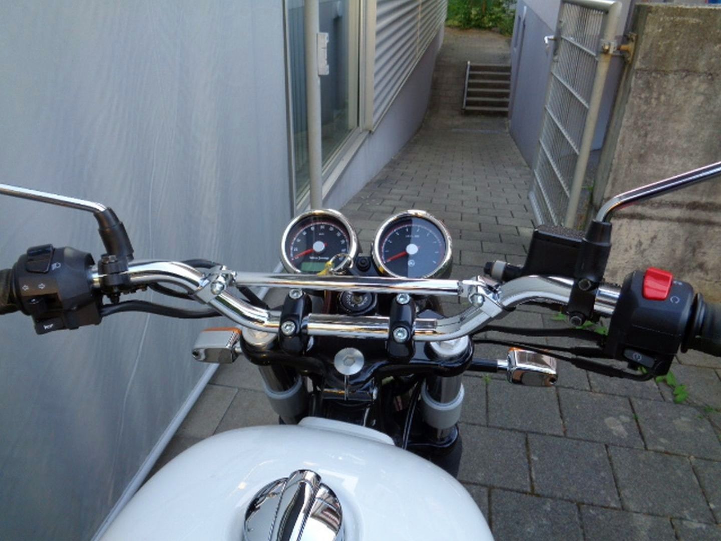 ROYAL ENFIELD INTERCEPTOR 650 TWIN-image-6
