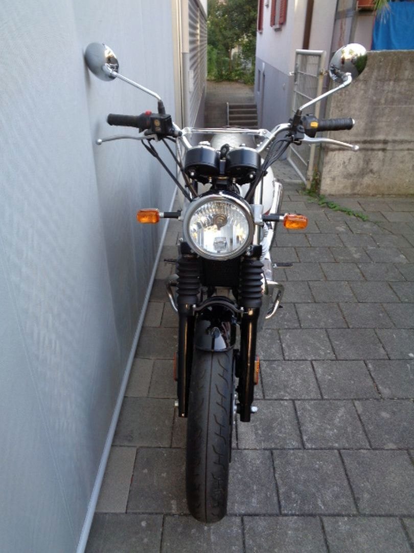 ROYAL ENFIELD INTERCEPTOR 650 TWIN-image-2