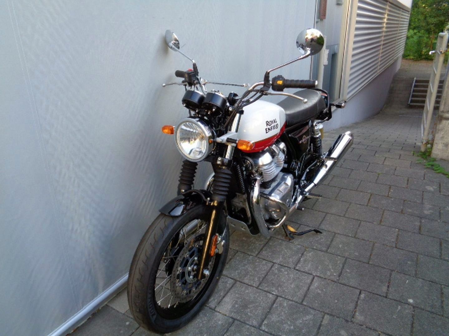 ROYAL ENFIELD INTERCEPTOR 650 TWIN-image-1