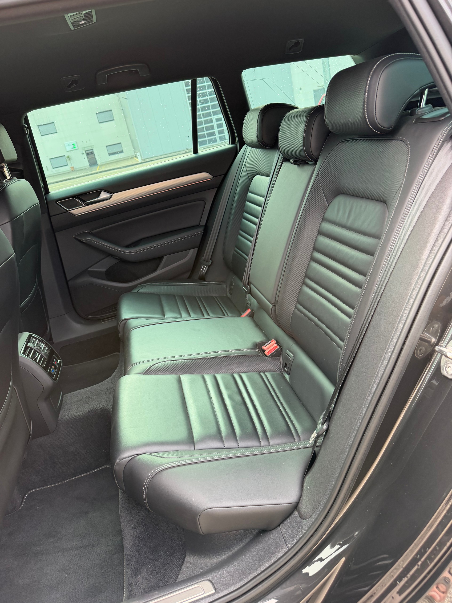 VW Passat Variant 2.0 TSI BMT Sport DSG R-Line-image-7