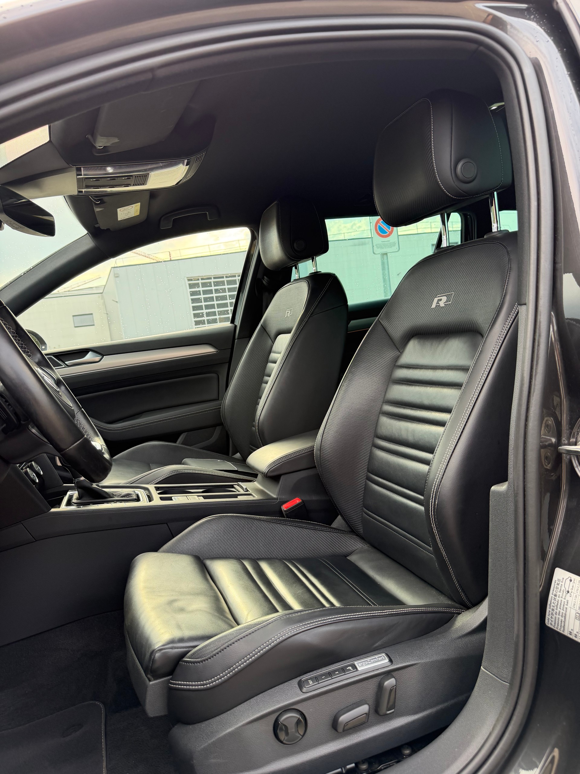 VW Passat Variant 2.0 TSI BMT Sport DSG R-Line-image-9