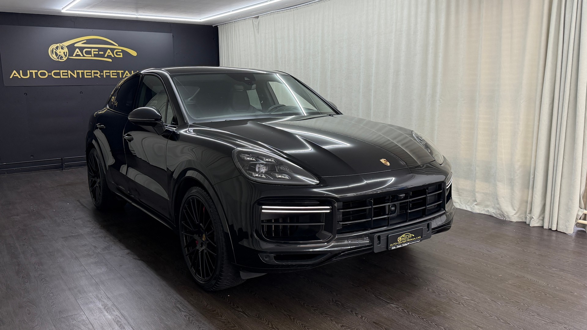 PORSCHE Cayenne Turbo Coupé-showroom-element-2