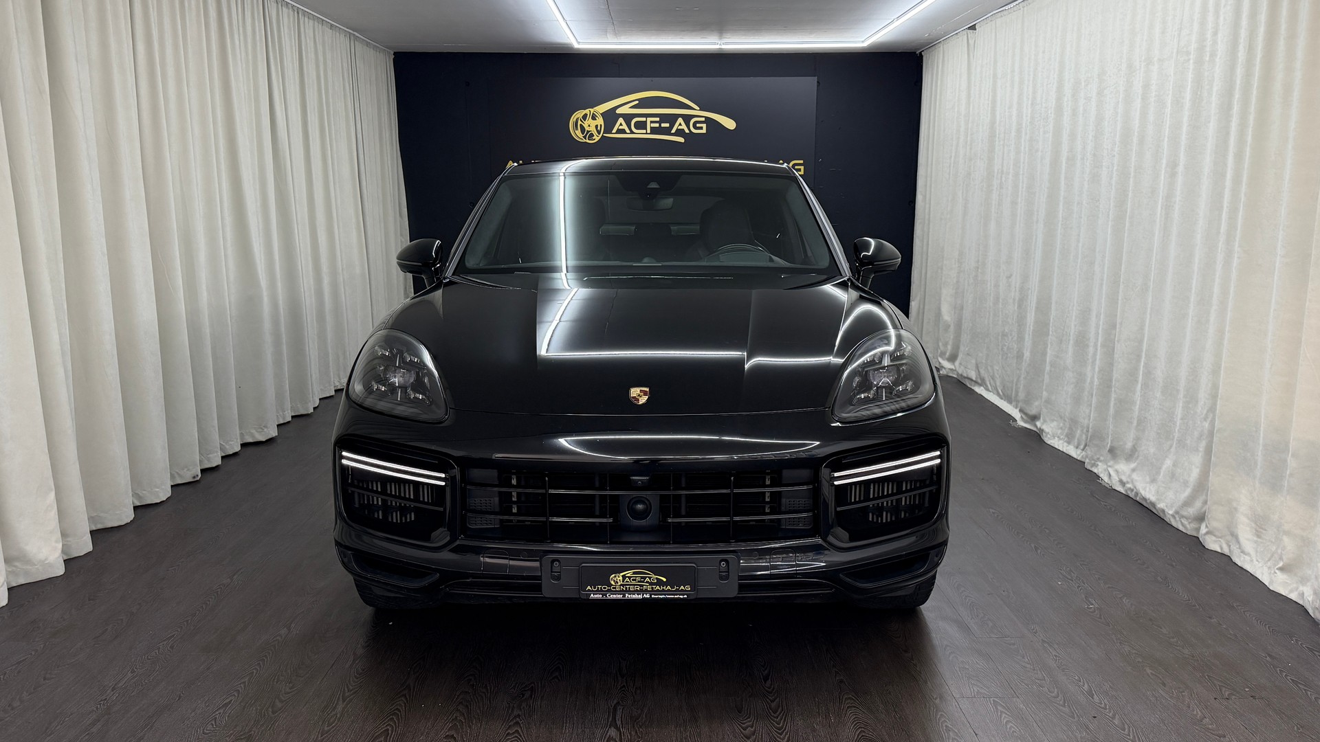 PORSCHE Cayenne Turbo Coupé-showroom-element-1