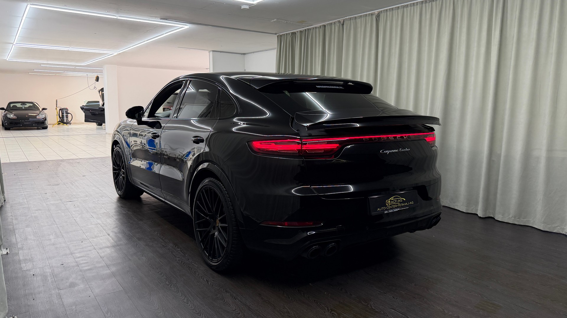 PORSCHE Cayenne Turbo Coupé-showroom-element-3