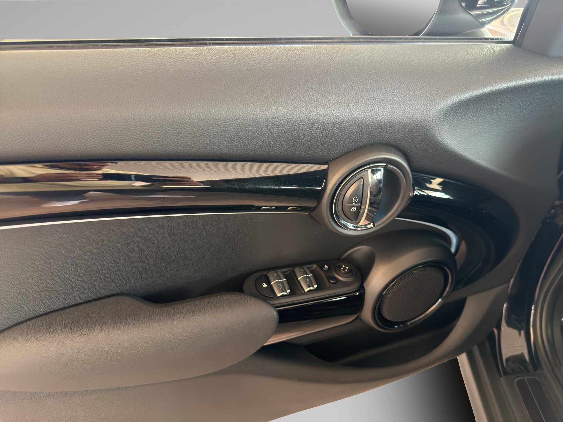 MINI Cooper 5door-image-17