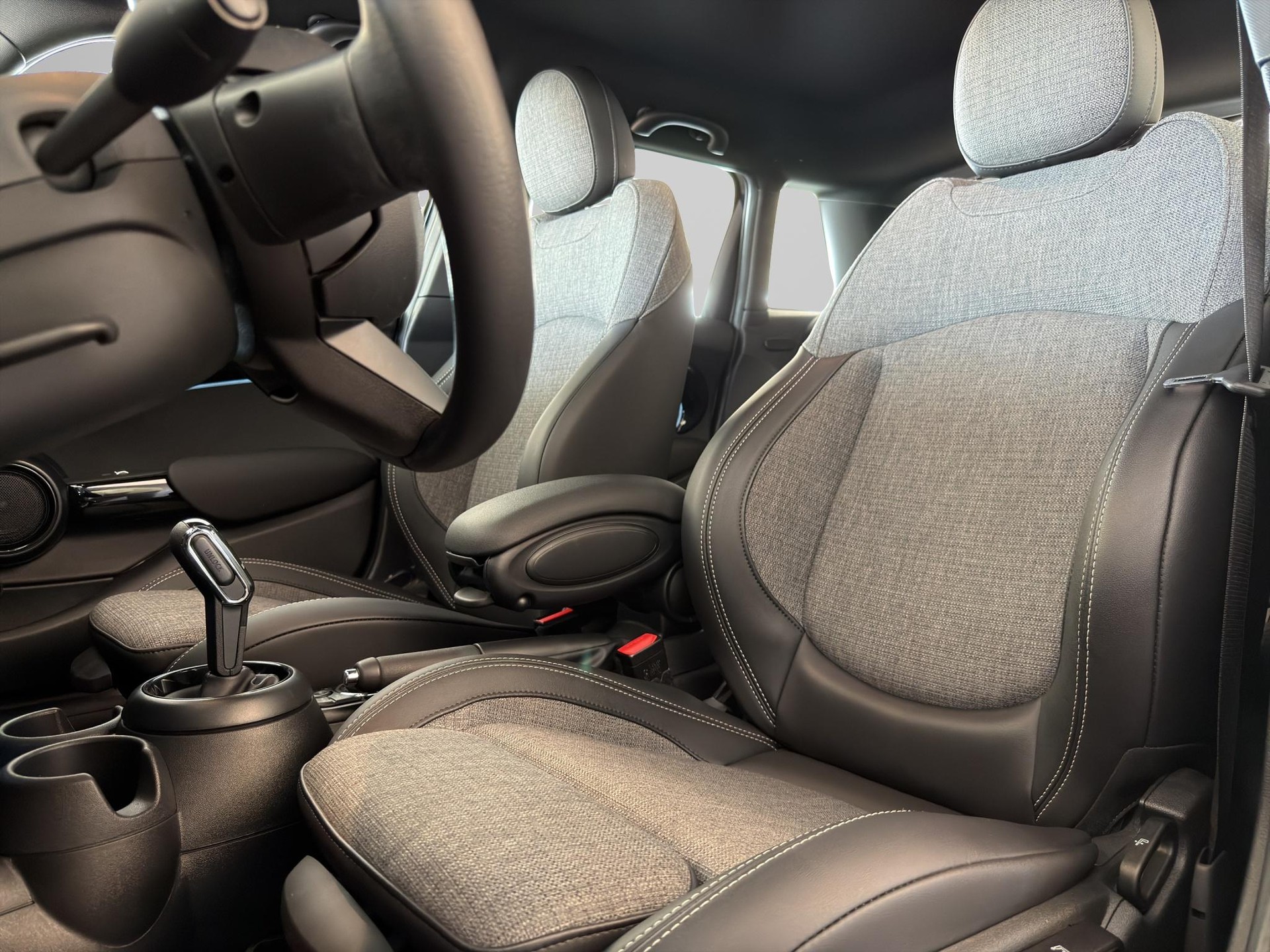 MINI Cooper 5door-image-10