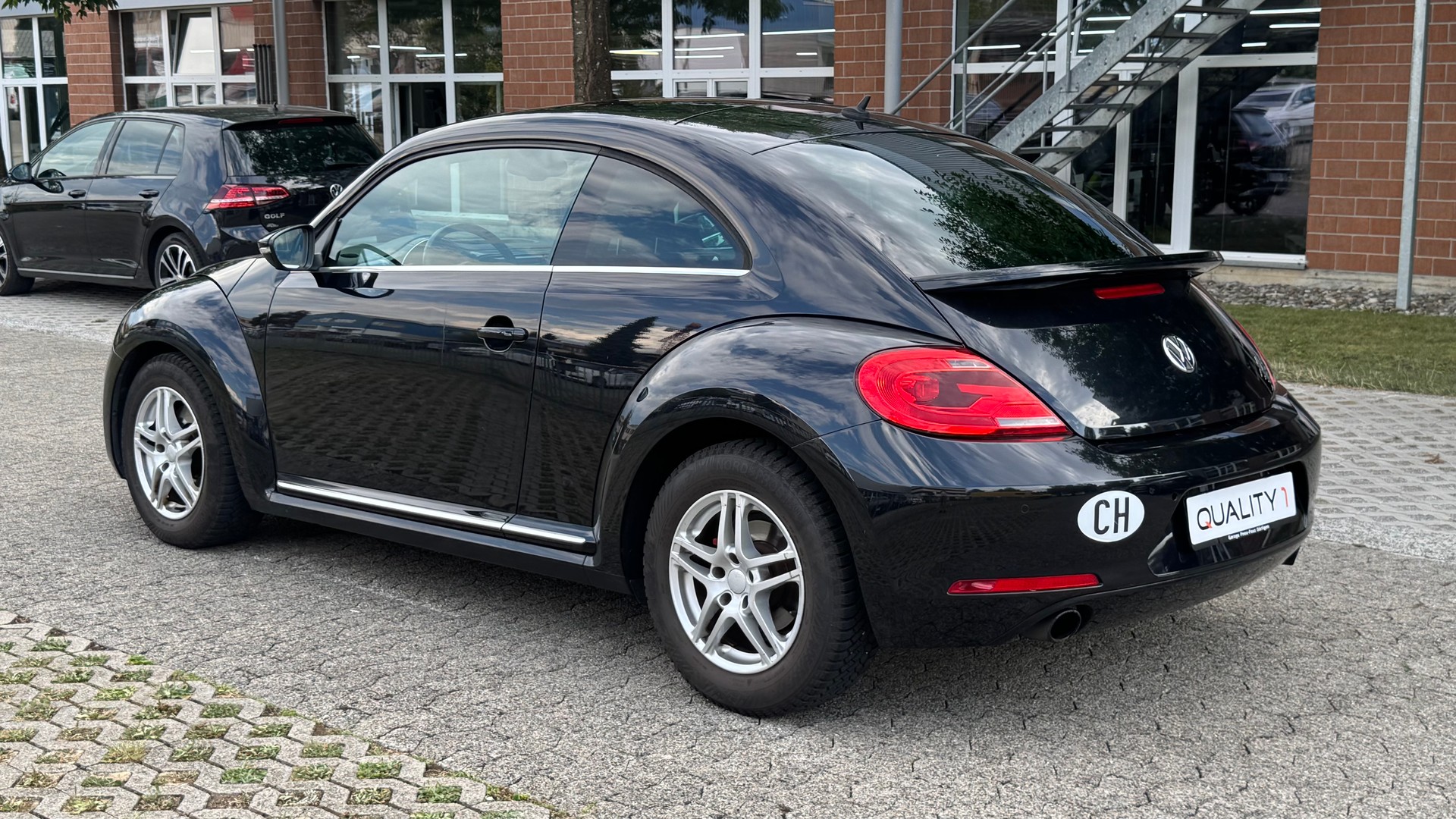 VW Beetle 2.0 TSI Sport DSG-image-4
