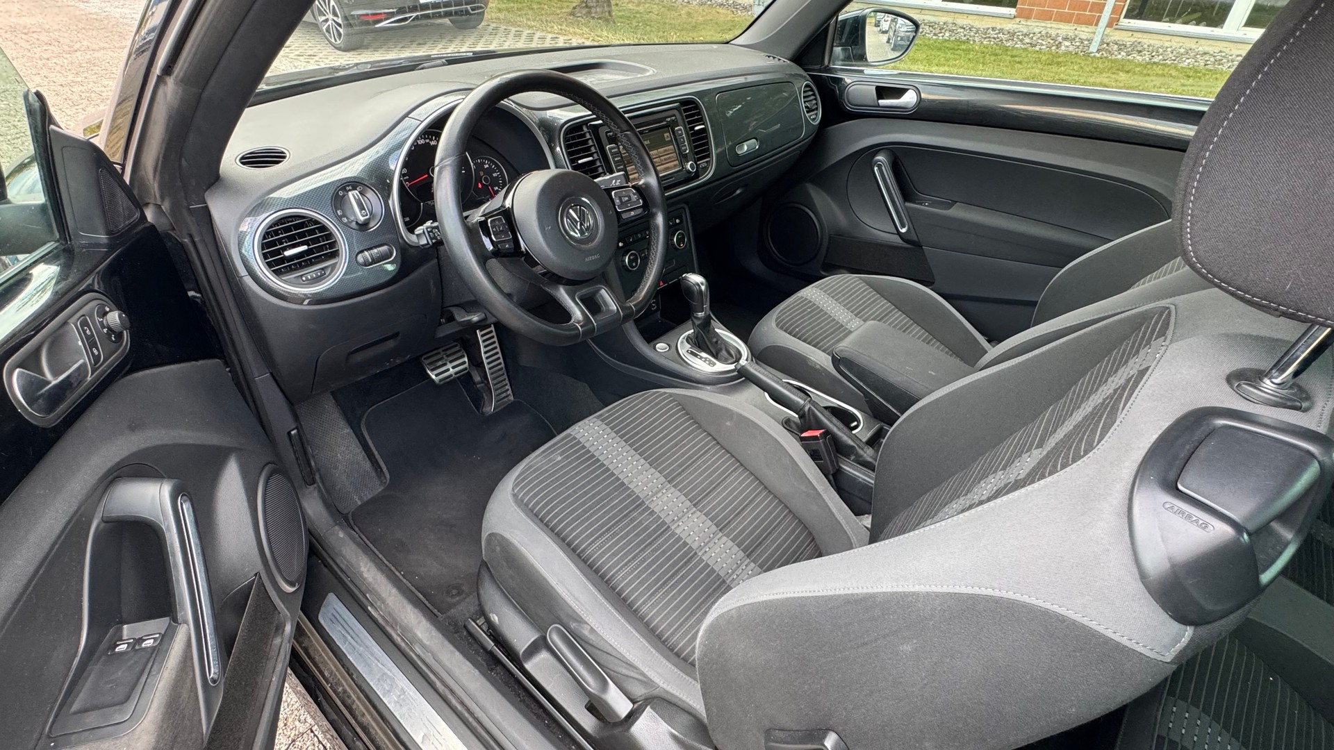 VW Beetle 2.0 TSI Sport DSG-image-5