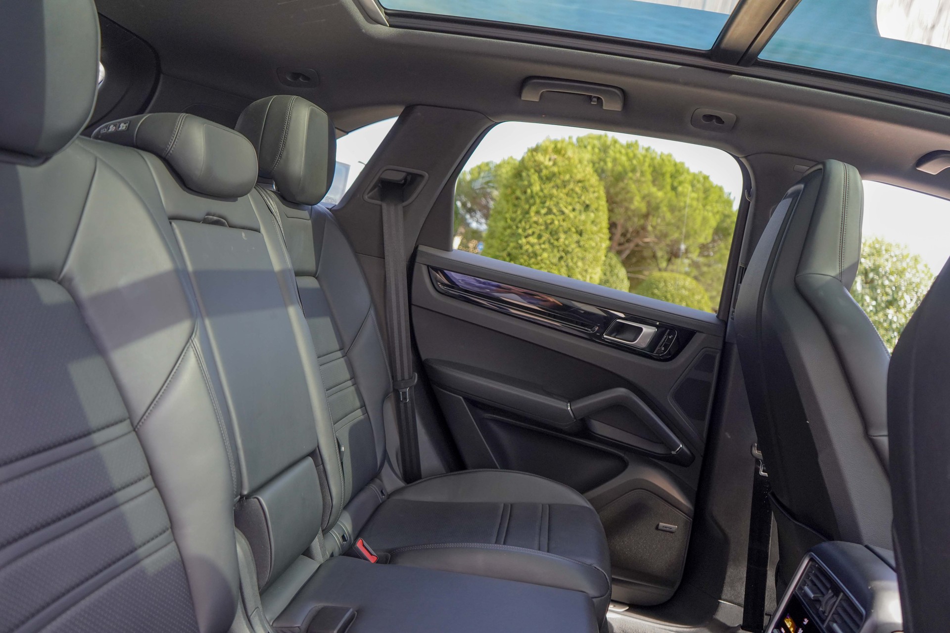 PORSCHE Cayenne S-image-10