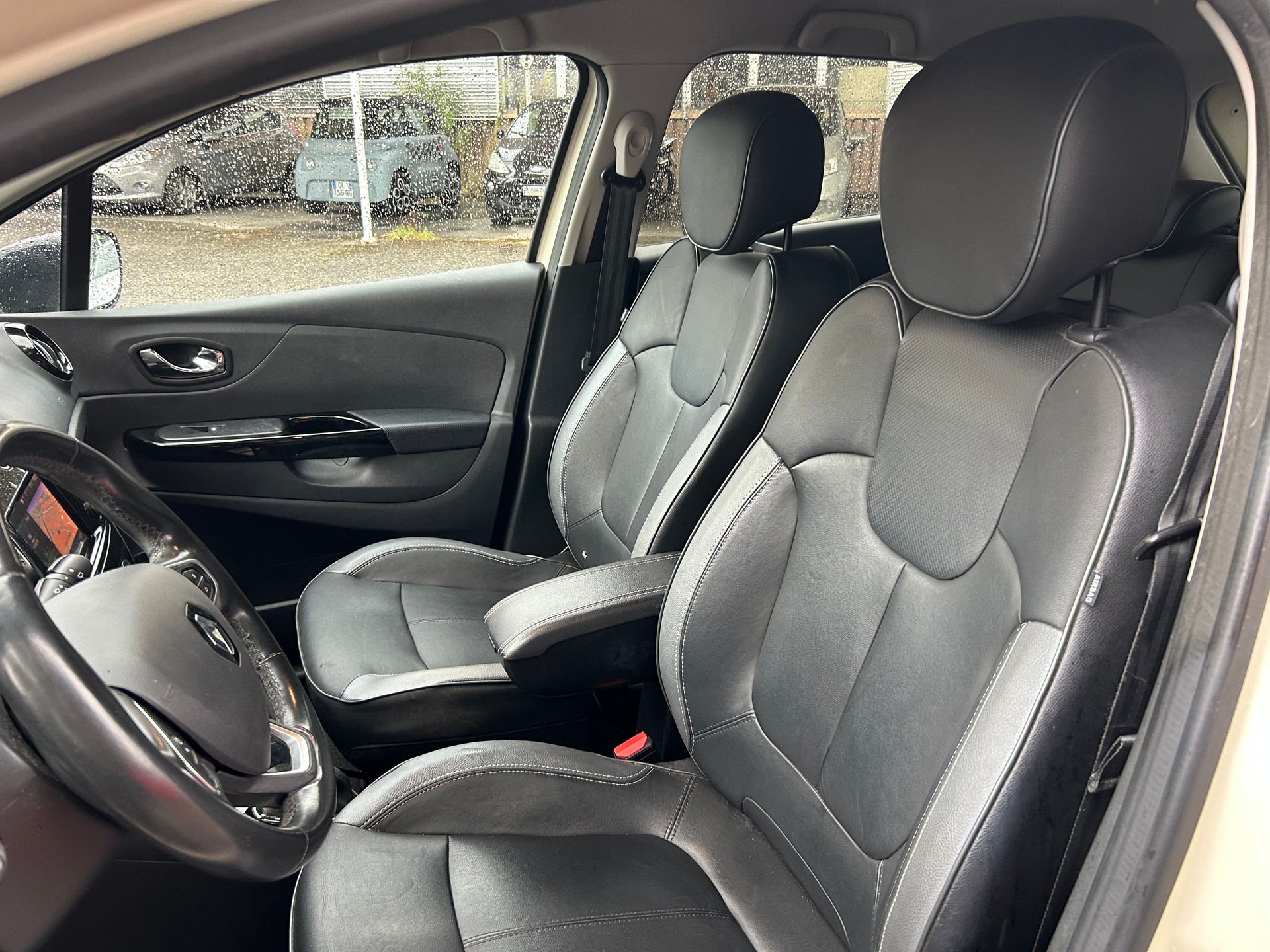 RENAULT Captur 1.2 T 16V Swiss Edition EDC-image-10