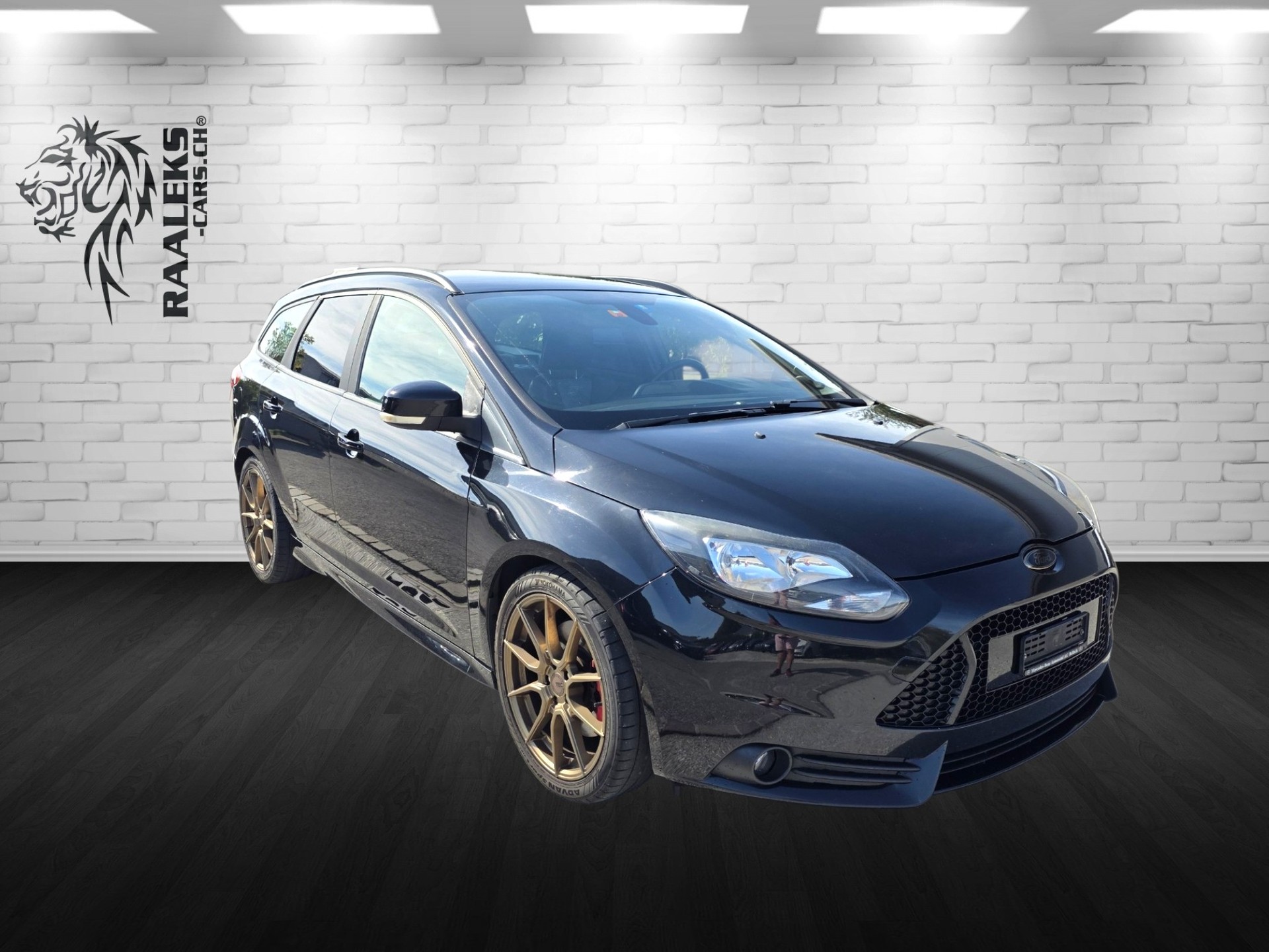 FORD Focus 2.0 SCTi ST-2-showroom-element-1