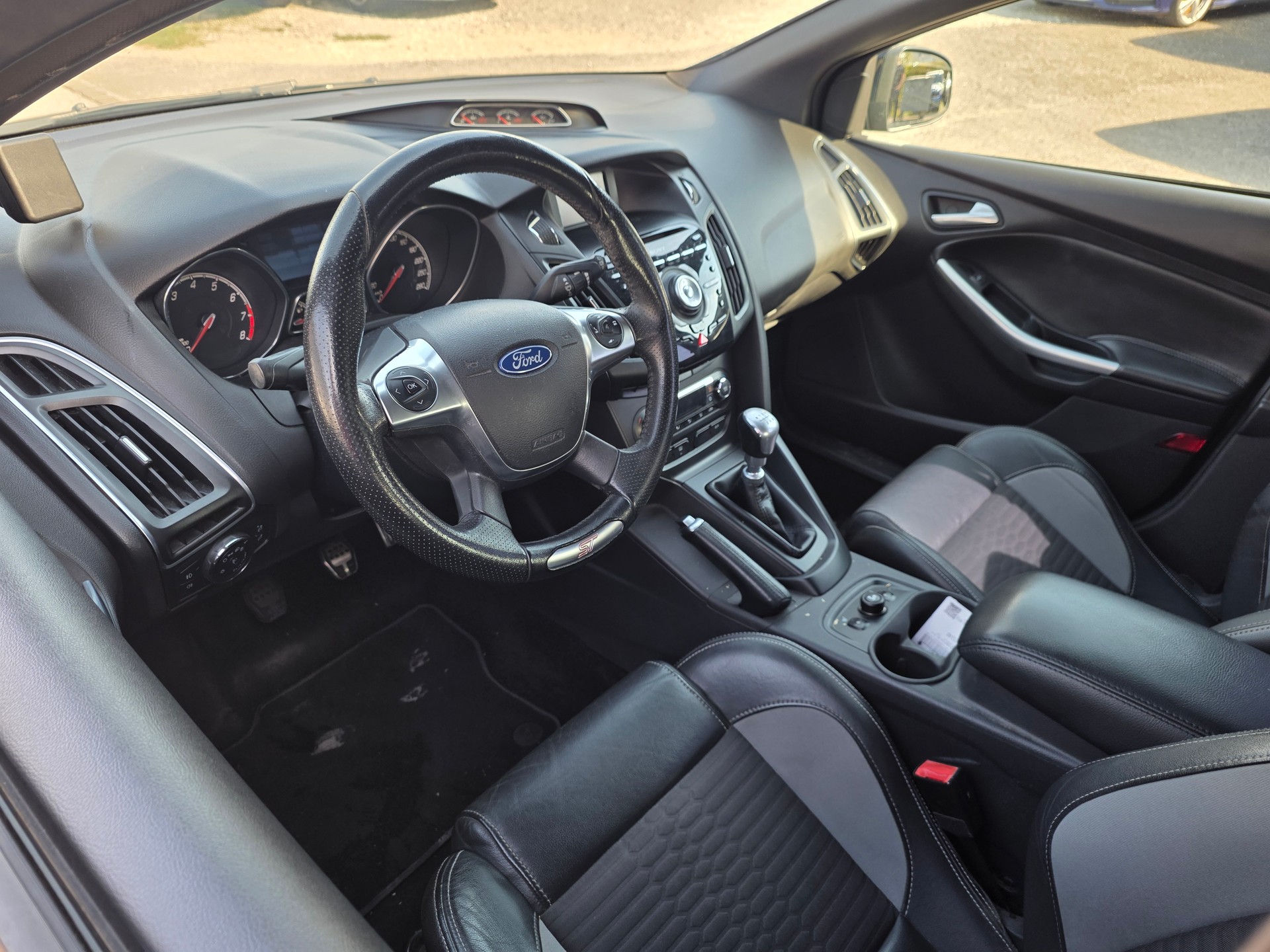FORD Focus 2.0 SCTi ST-2-image-4