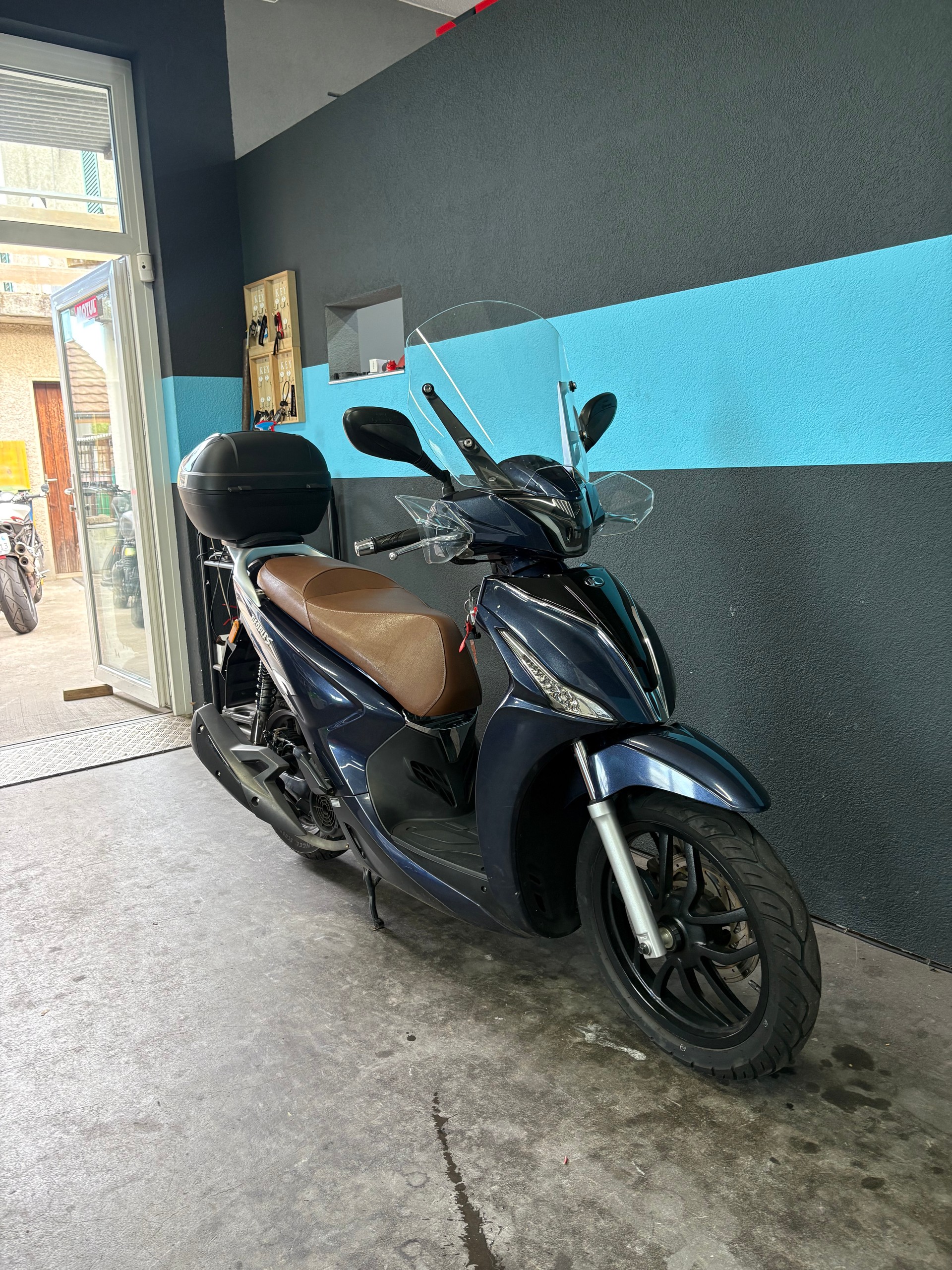 KYMCO People S 125i ABS Topcase/Windschild-image-4