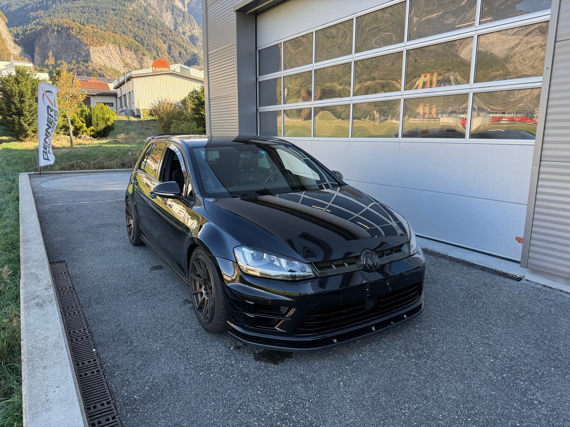 VW Golf 2.0 TSI R 4Motion DSG-image-1