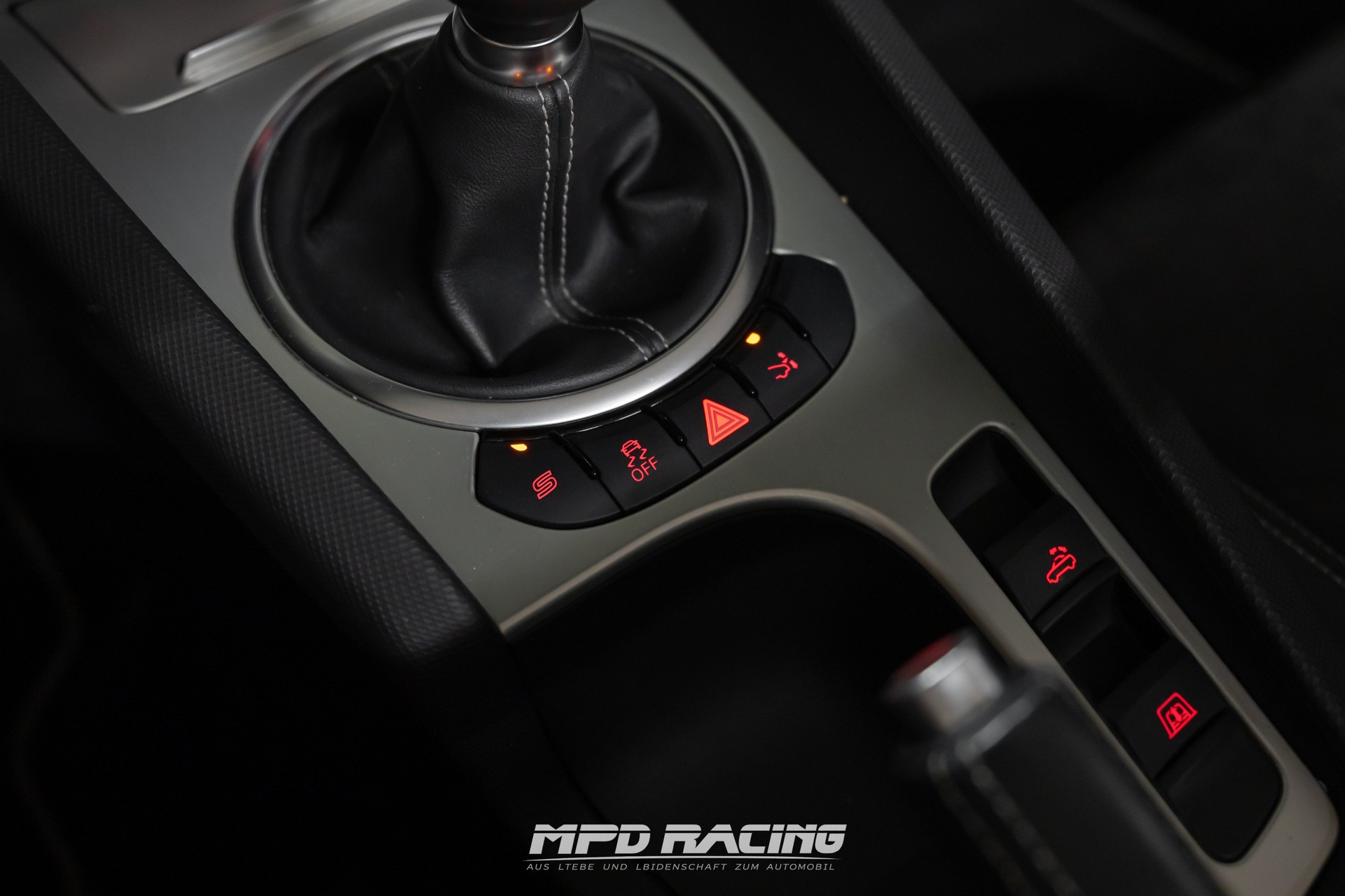 AUDI TTS Roadster 2.0 TFSI quattro-image-26