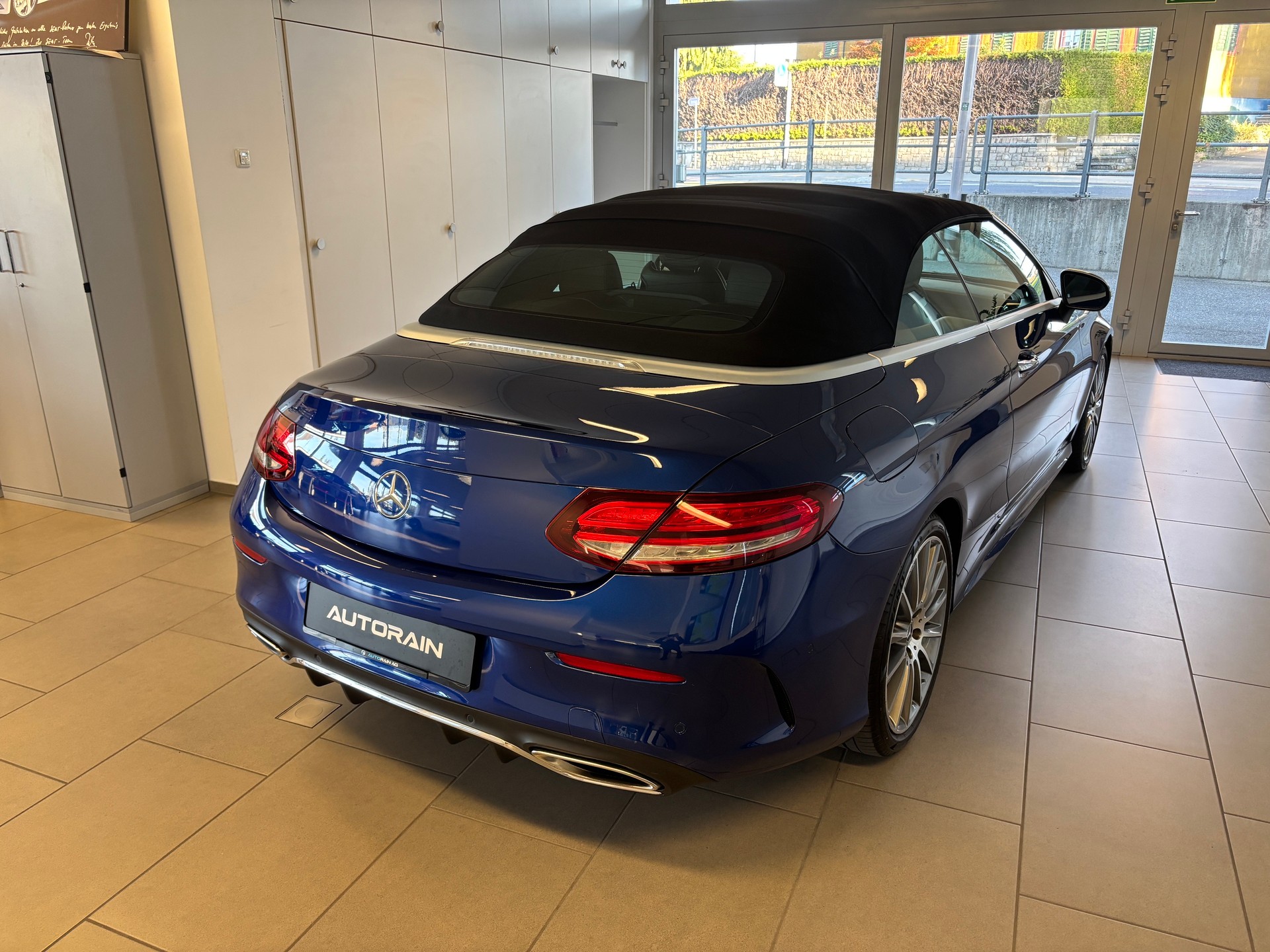 MERCEDES-BENZ C 200 AMG Line Cabriolet 9G-Tronic-showroom-element-2