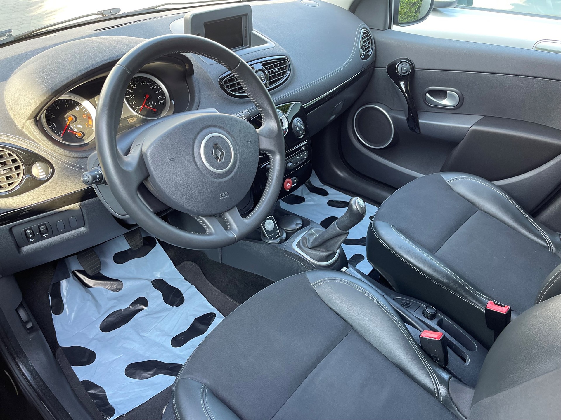 RENAULT Clio 1.2 16V Turbo Night&Day-image-7