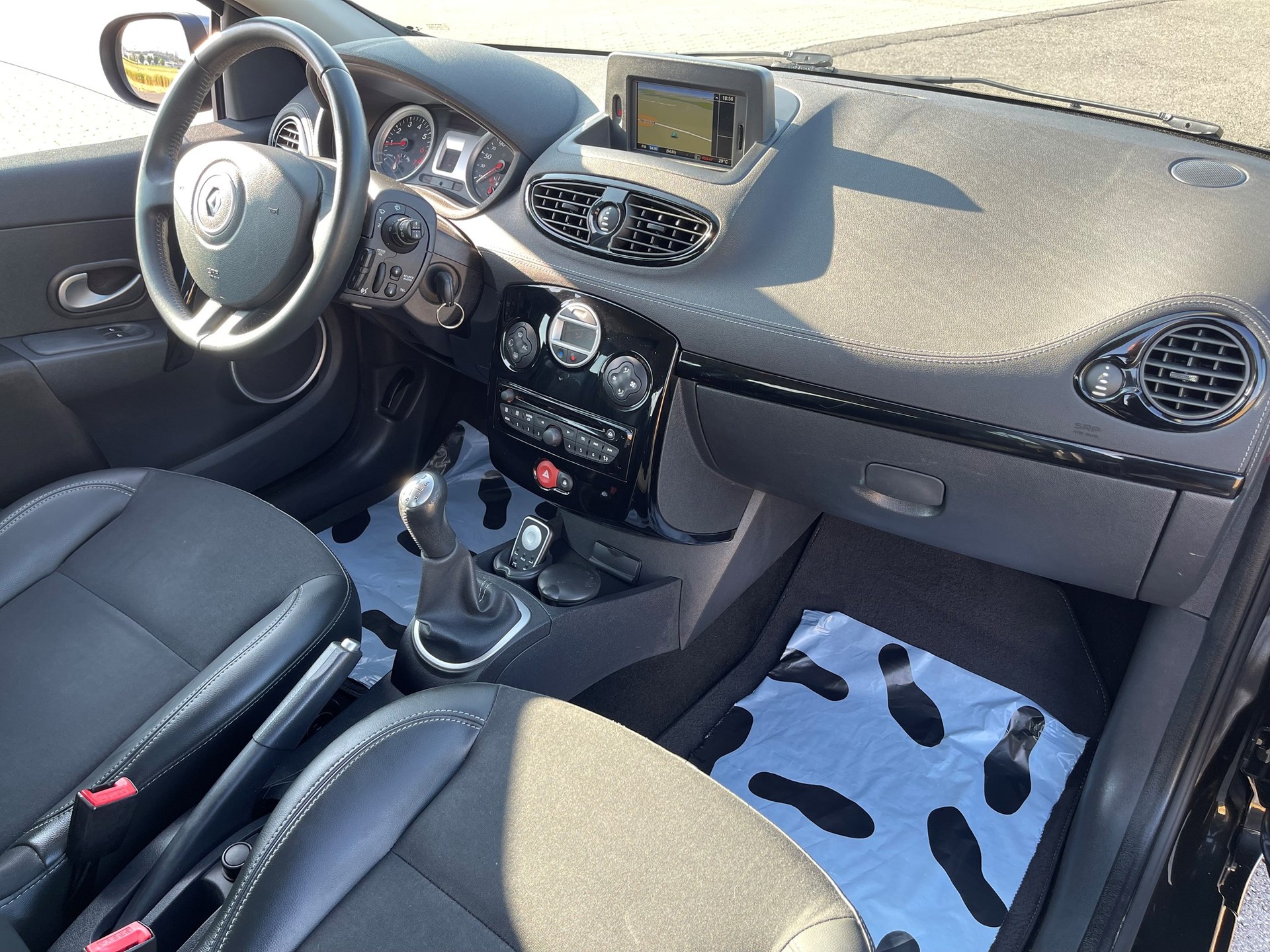 RENAULT Clio 1.2 16V Turbo Night&Day-image-6