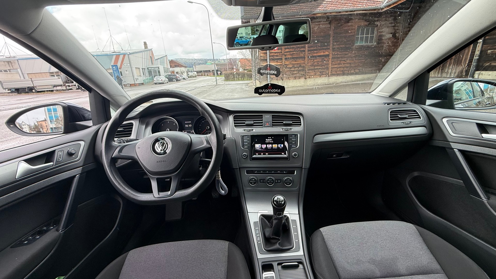 VW Golf Variant 1.6 TDI Trendline 4Motion-image-8
