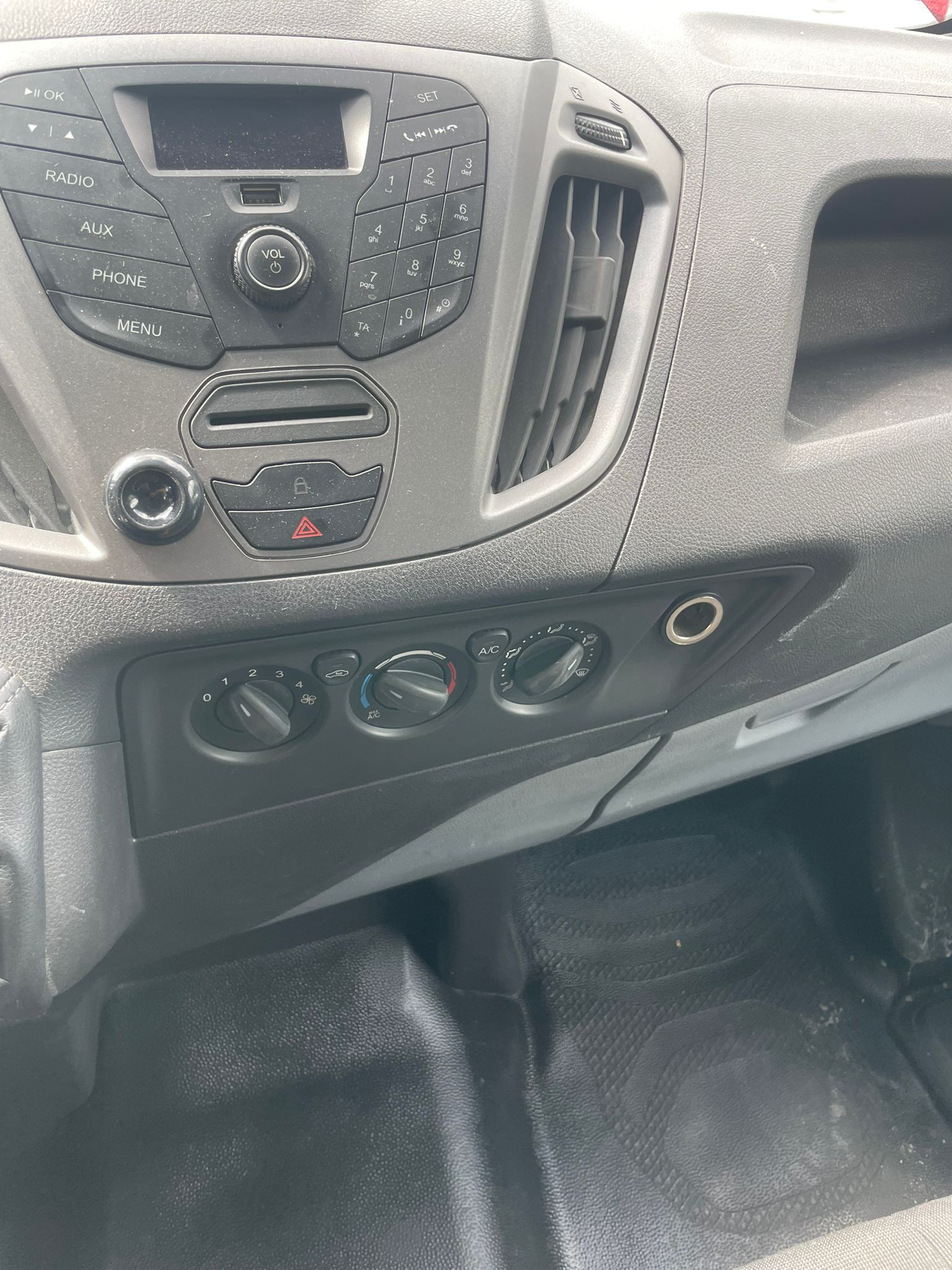 FORD Transit Custom Van 250 L1H1 Level 2-image-7