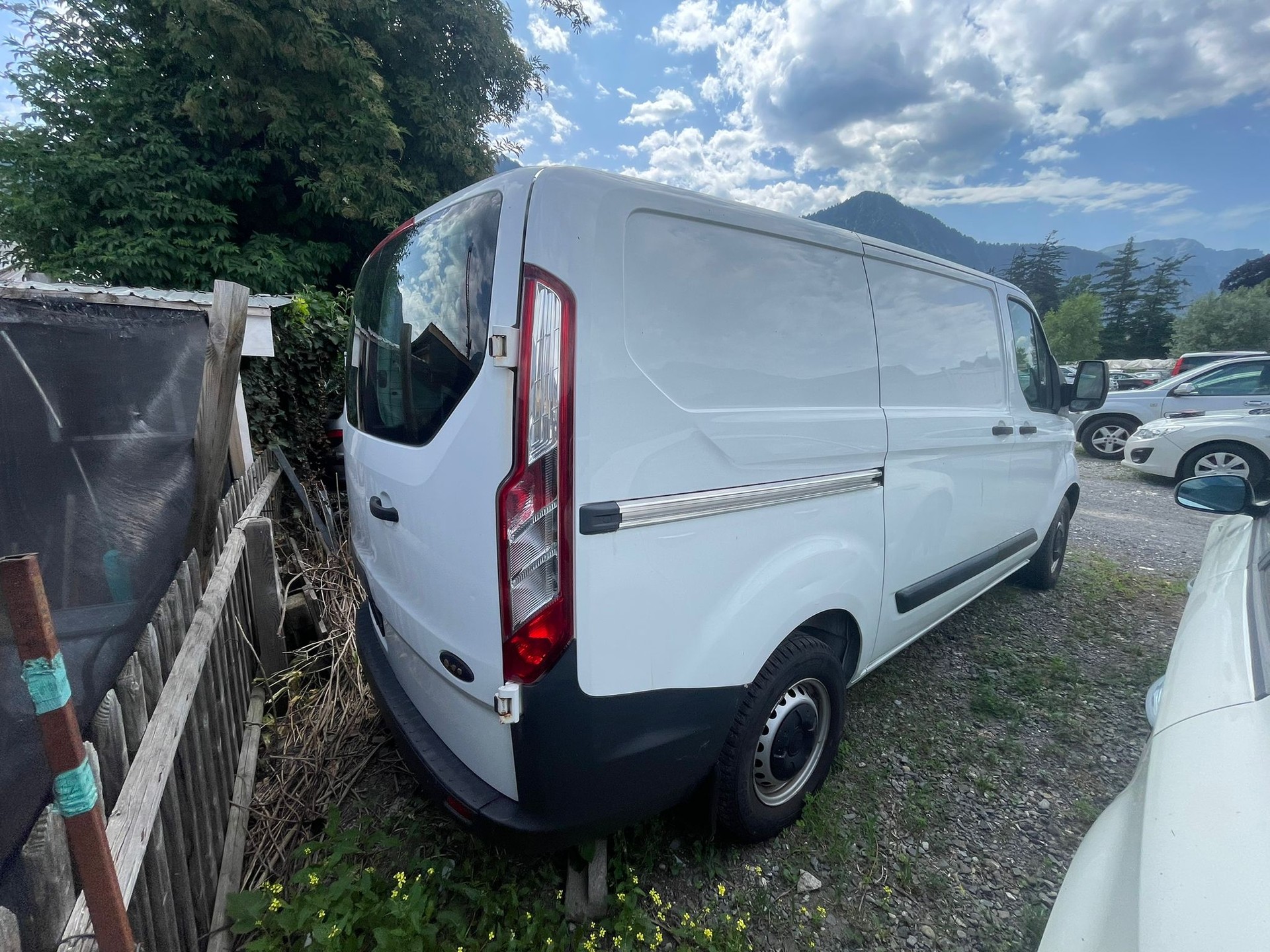 FORD Transit Custom Van 250 L1H1 Level 2-image-3