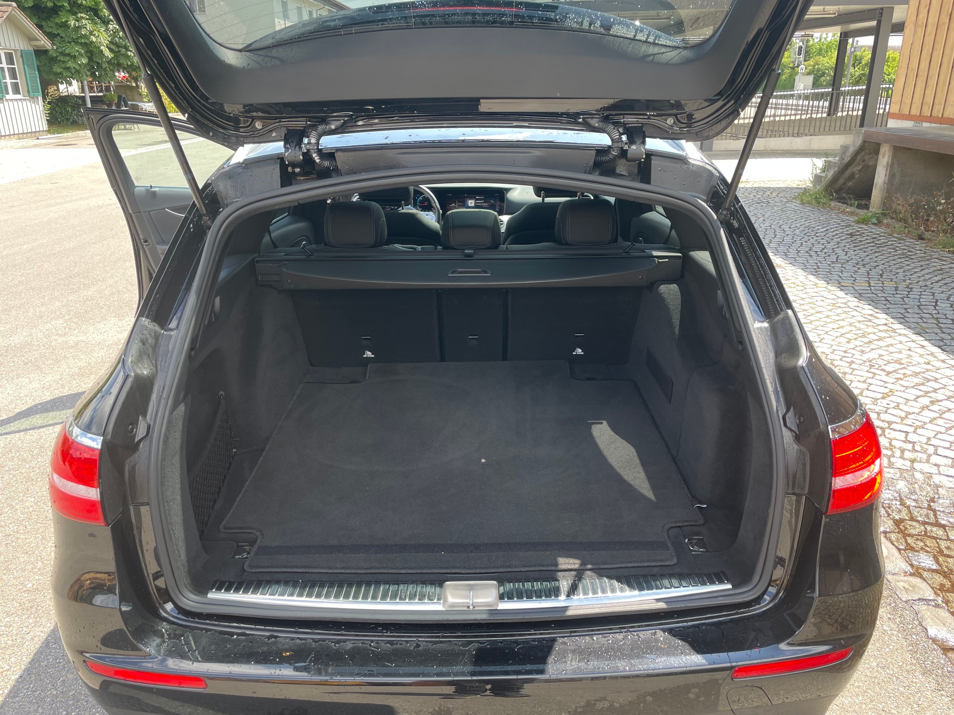 MERCEDES-BENZ E 220 d AMG Line 4Matic 9G-Tronic-image-6