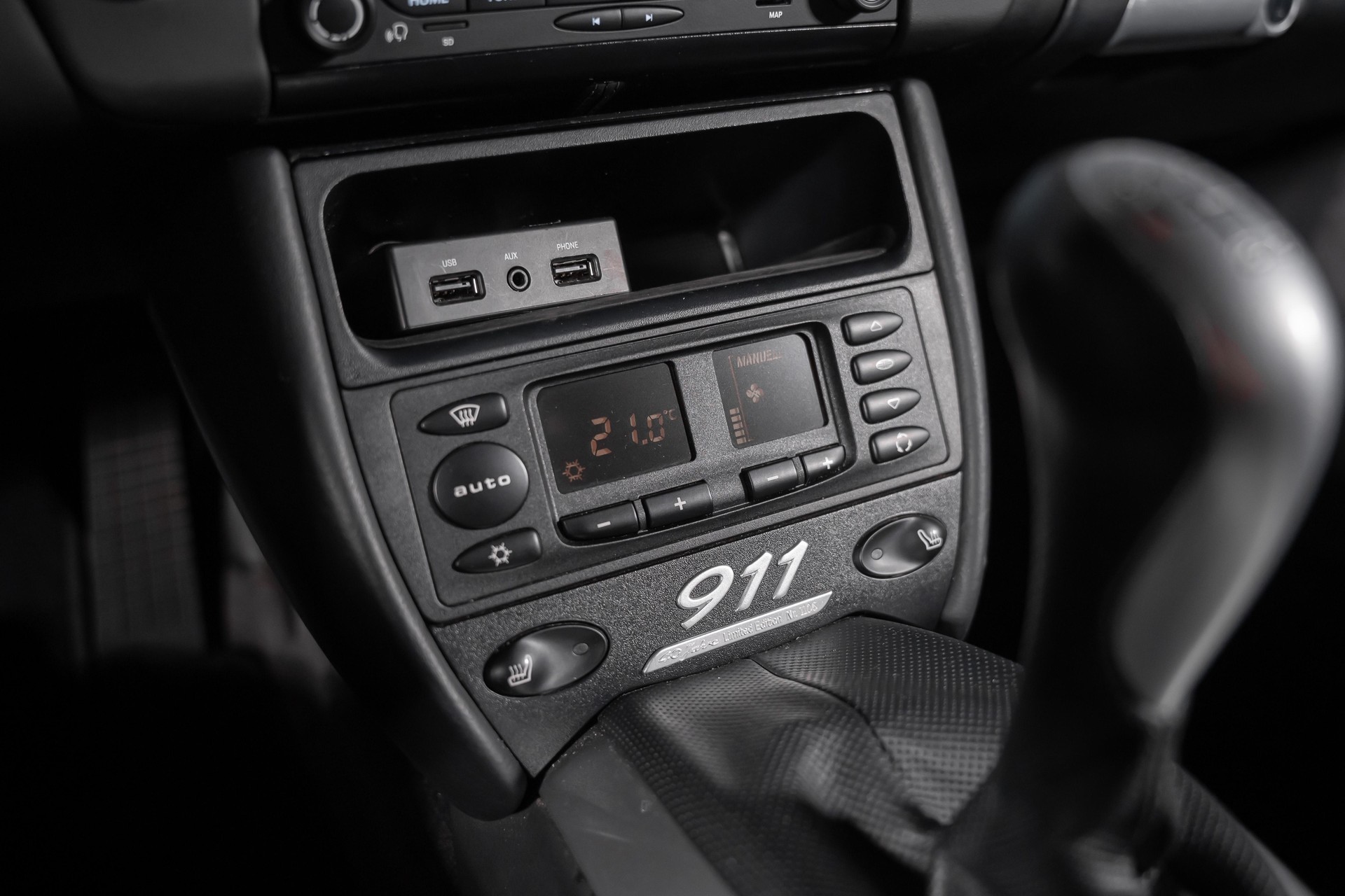 PORSCHE 911 Coupé 3.6 Carrera 40th Anniversary-image-19