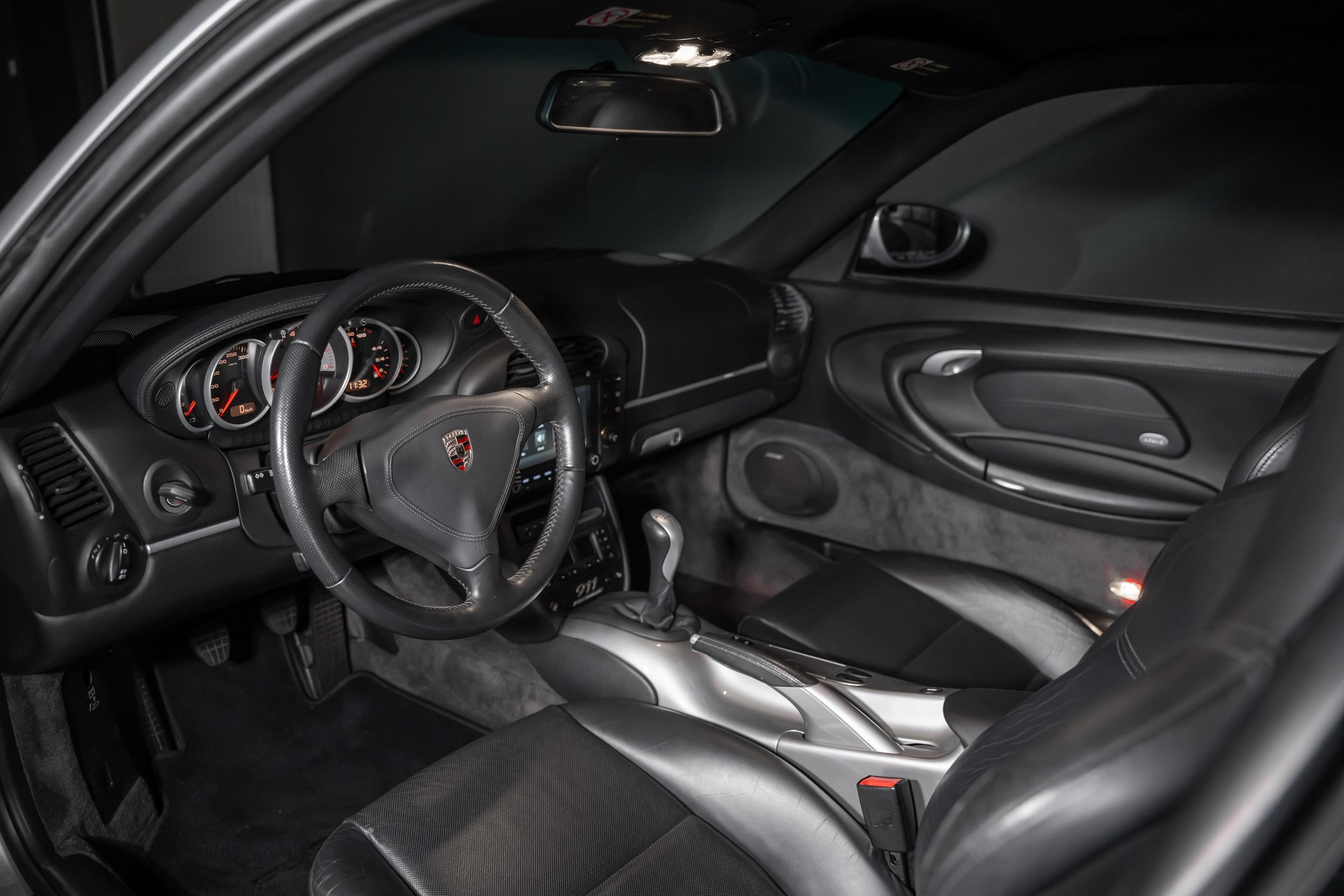 PORSCHE 911 Coupé 3.6 Carrera 40th Anniversary-image-10