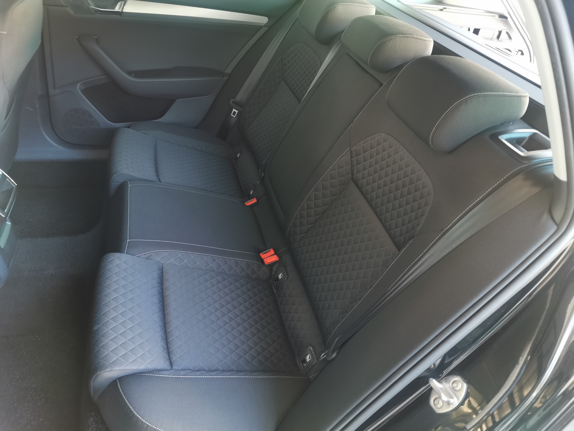SKODA Superb Combi 2.0 TDi Ambition 4x4 DSG-image-11