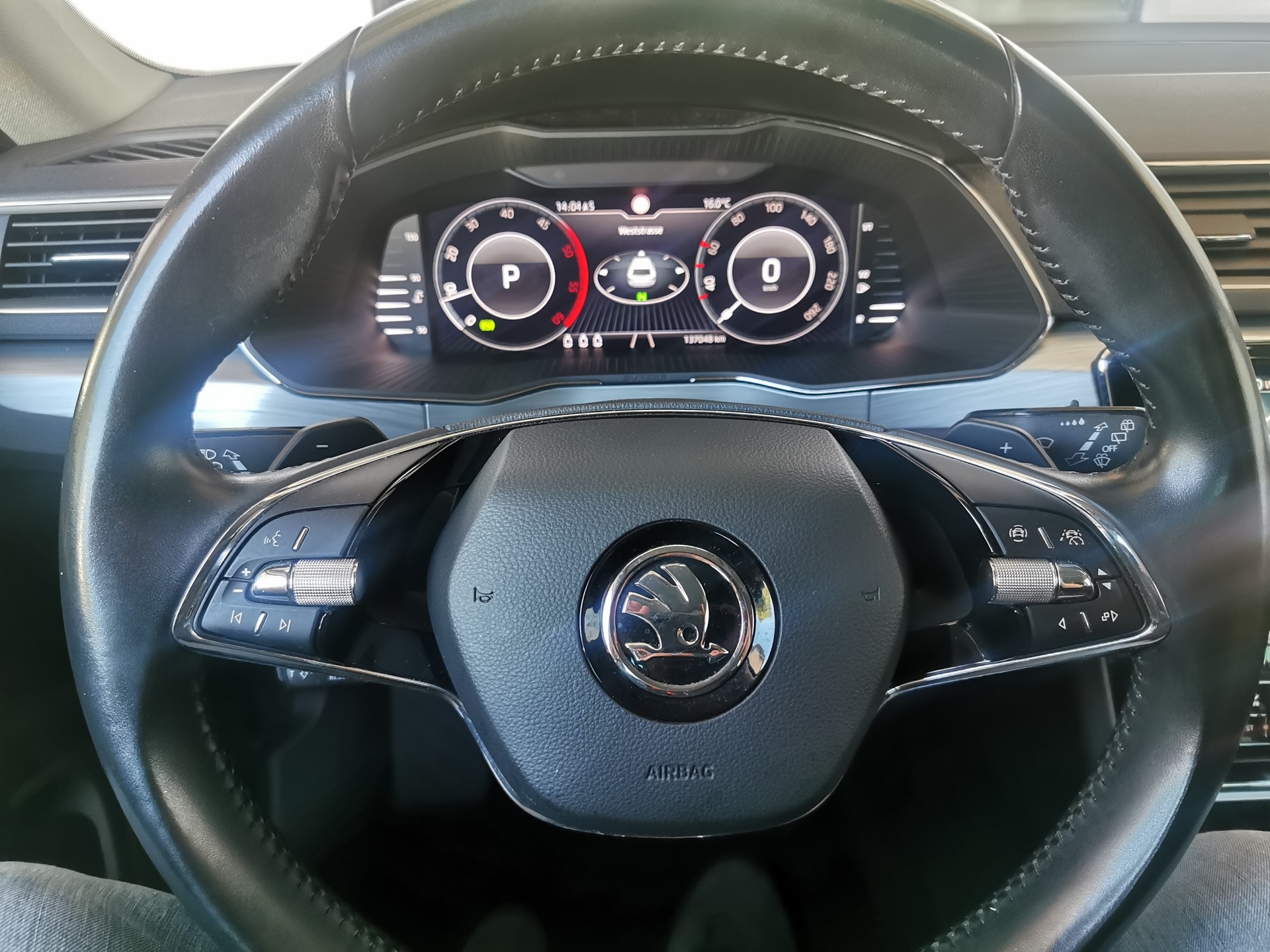 SKODA Superb Combi 2.0 TDi Ambition 4x4 DSG-image-13