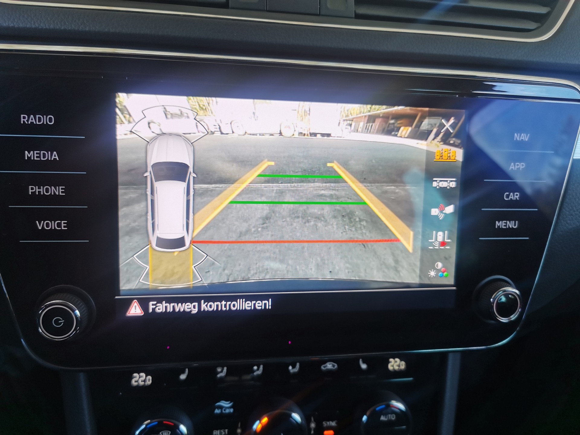 SKODA Superb Combi 2.0 TDi Ambition 4x4 DSG-image-6