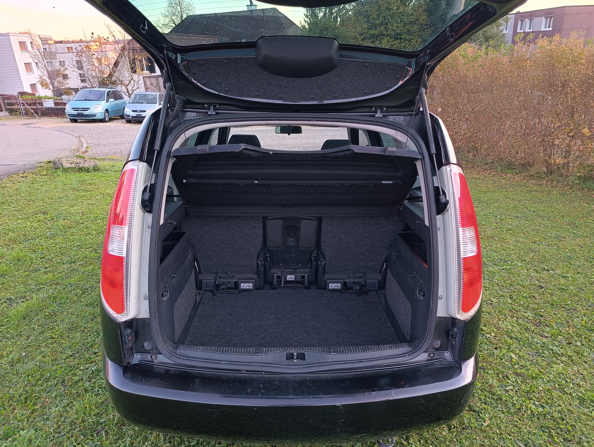 SKODA Roomster 1.6 Style-image-6